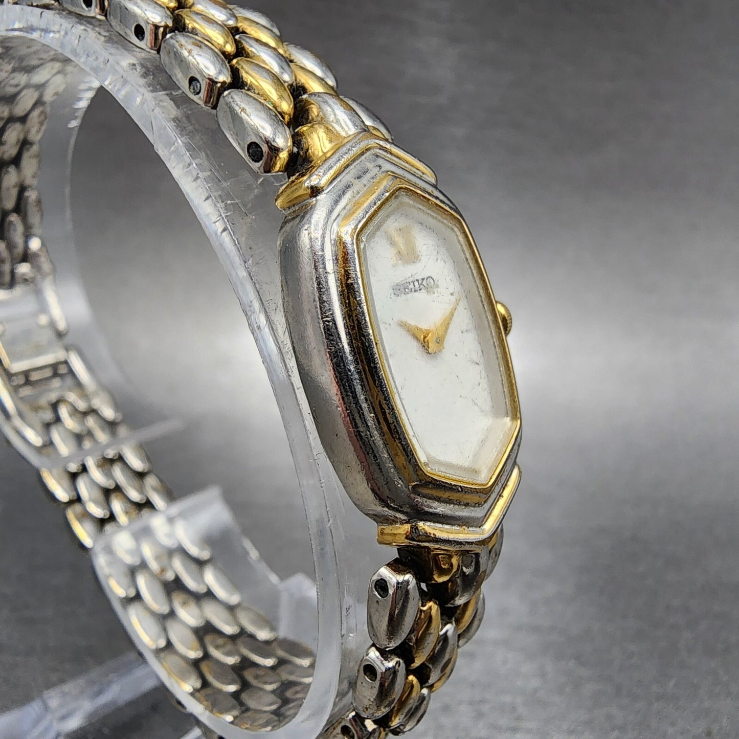 Seiko Watch Women 15mm White Dial Two Tone Y150-5m80 Hexagon New Battery