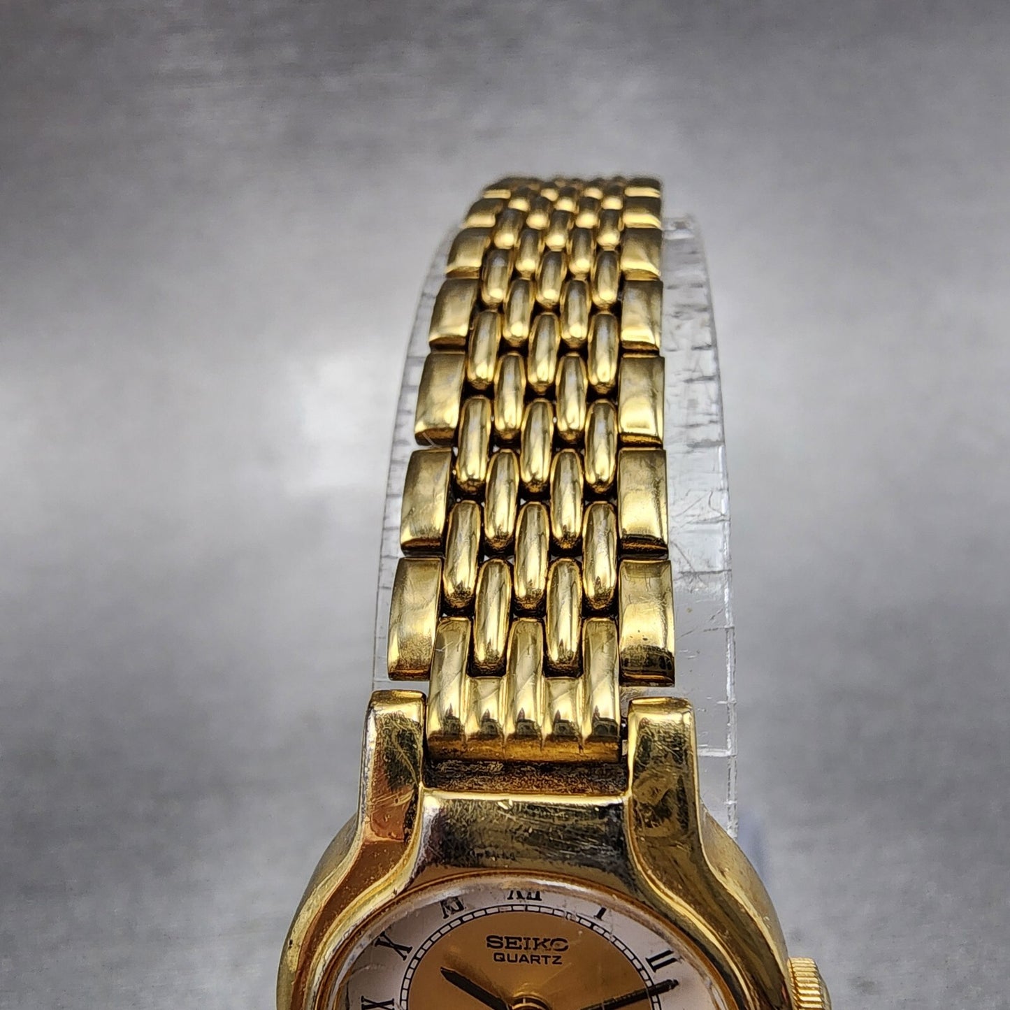 Seiko Watch Women 19mm White Dial Gold Tone Round V401-0289 New Battery