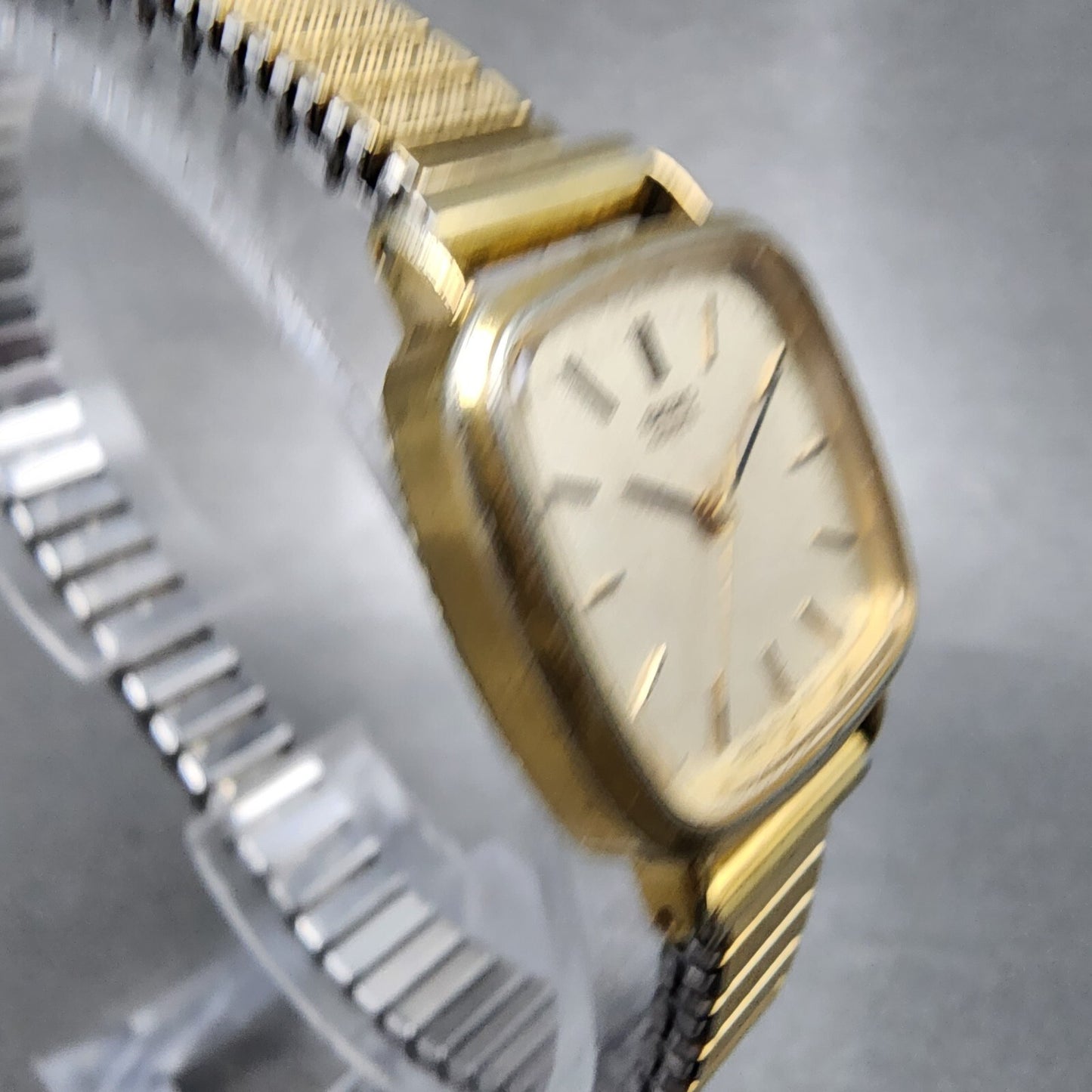 Seiko Watch Women 21mm White Dial Gold Tone Rectangle 1421-5670 New Battery