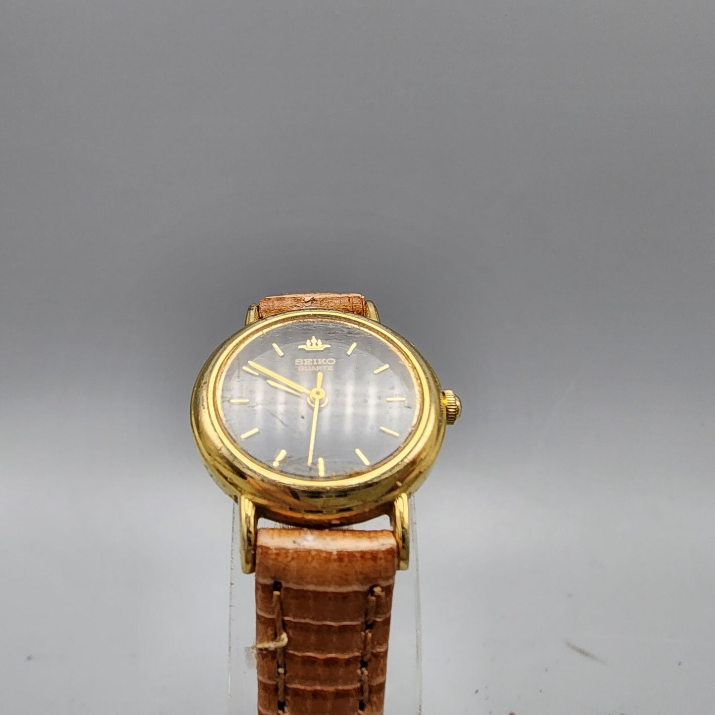 Vintage Seiko Watch Women Gold Tone Black Dial Round 1N01-0E20 New Battery