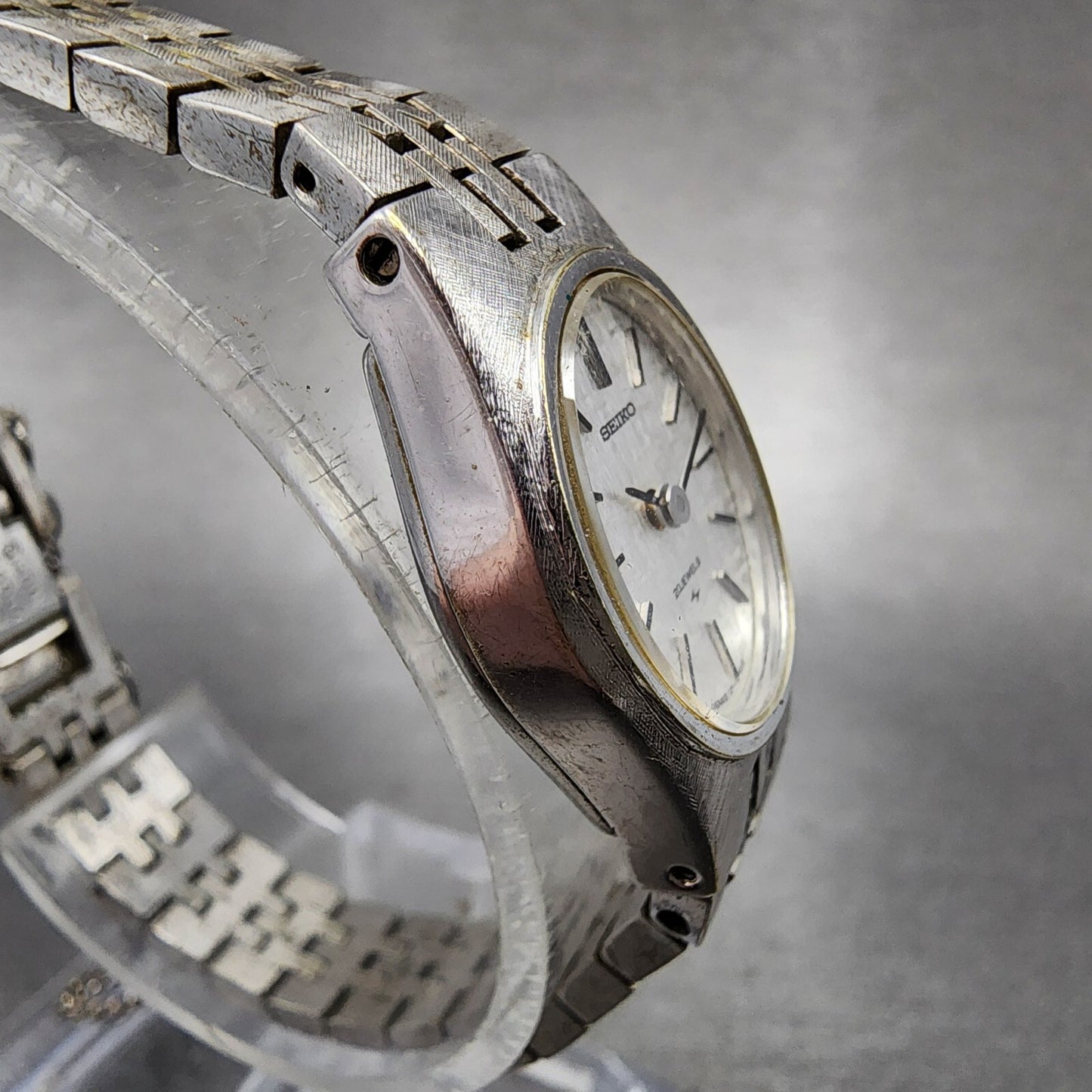 Seiko Watch Women 17mm Silver Dial Silver Tone Manual Oval 17-7230 Runs