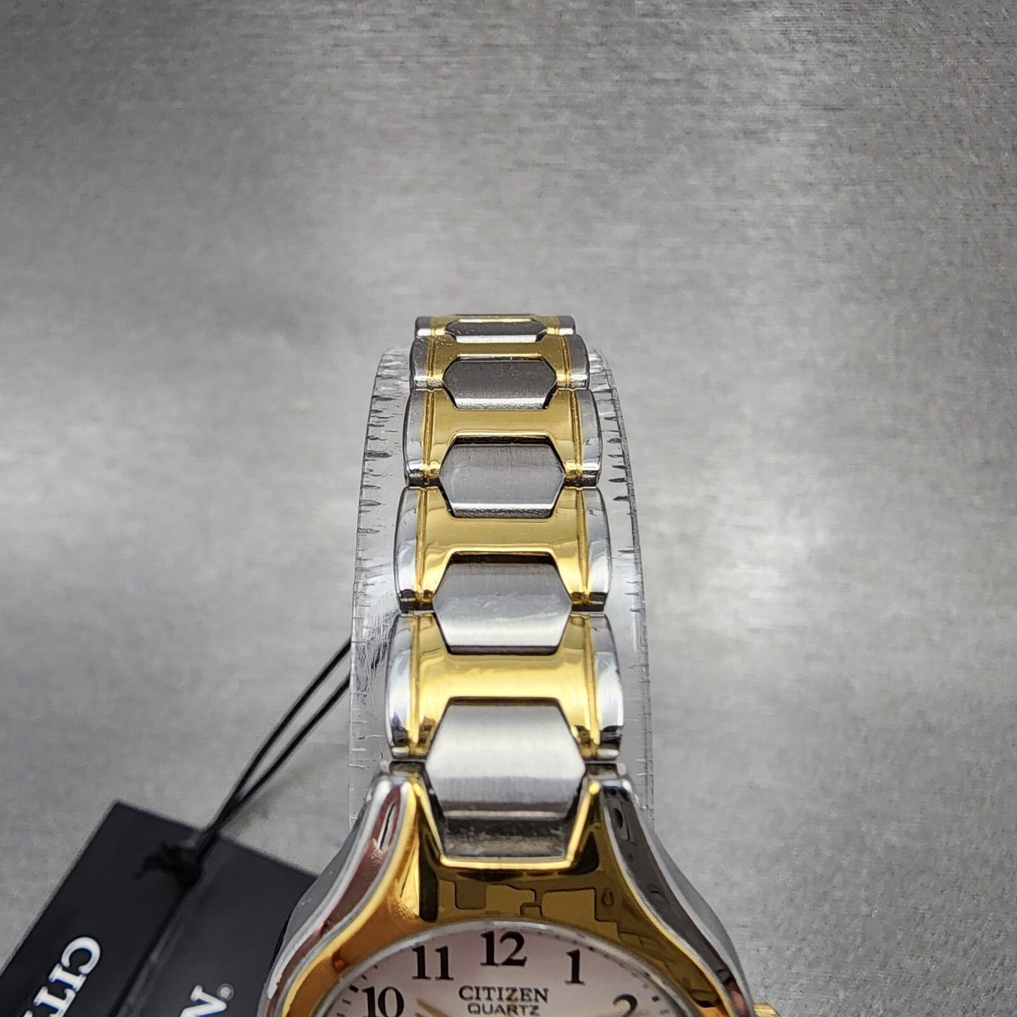 Citizen Watch Women 23mm Silver Dial Two Tone Date Round eu2254-51a New Batt B12