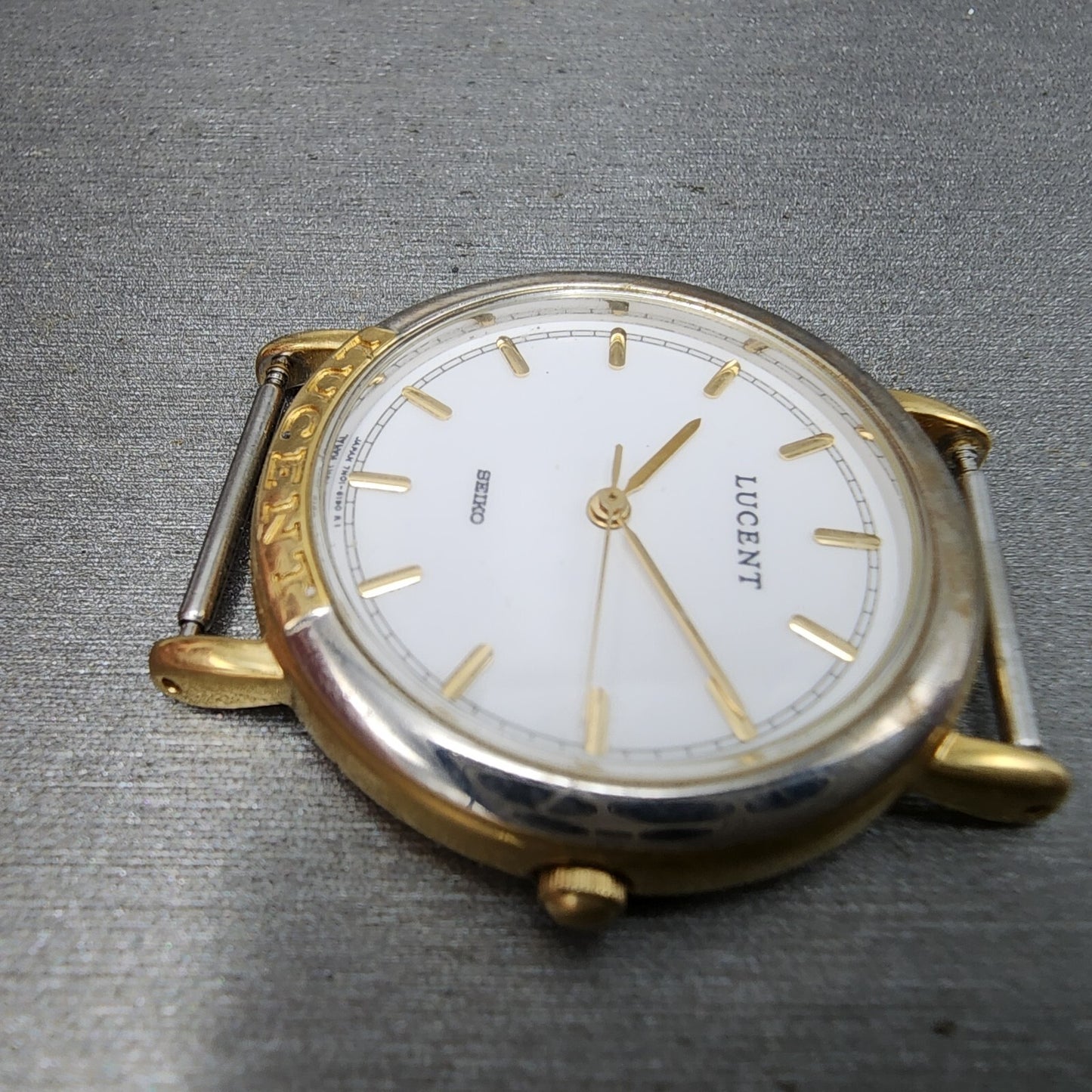 Seiko Lucent Watch Men 30mm White Dial Two Tone 7n01-615a New battery