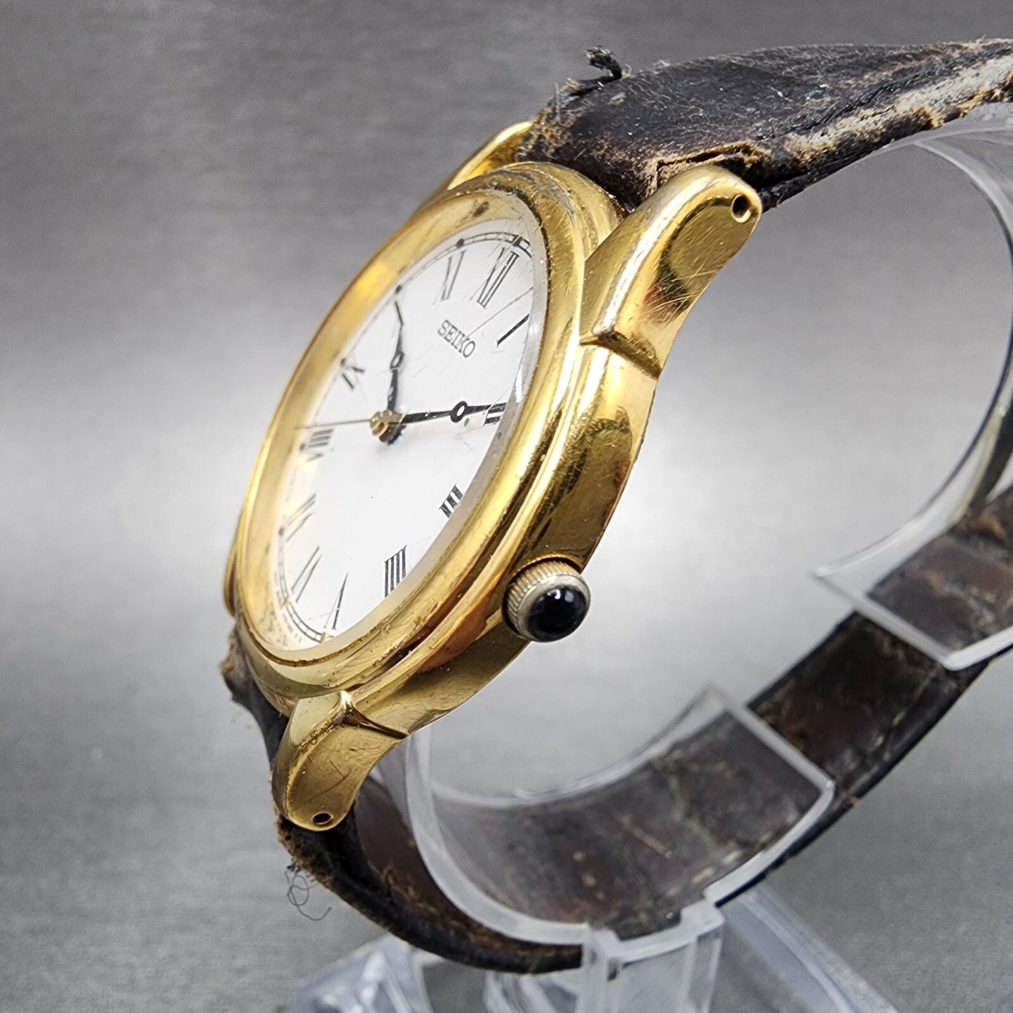 Seiko Watch Men 34mm White Dial Gold Tone Round V701-1920 Vintage PARTS