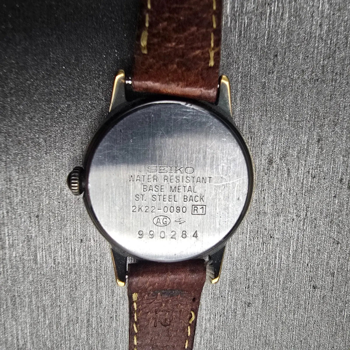 Seiko Avenue Watch Women 24mm White Dial Gold Tone Round 2K22-0090 New Battery10