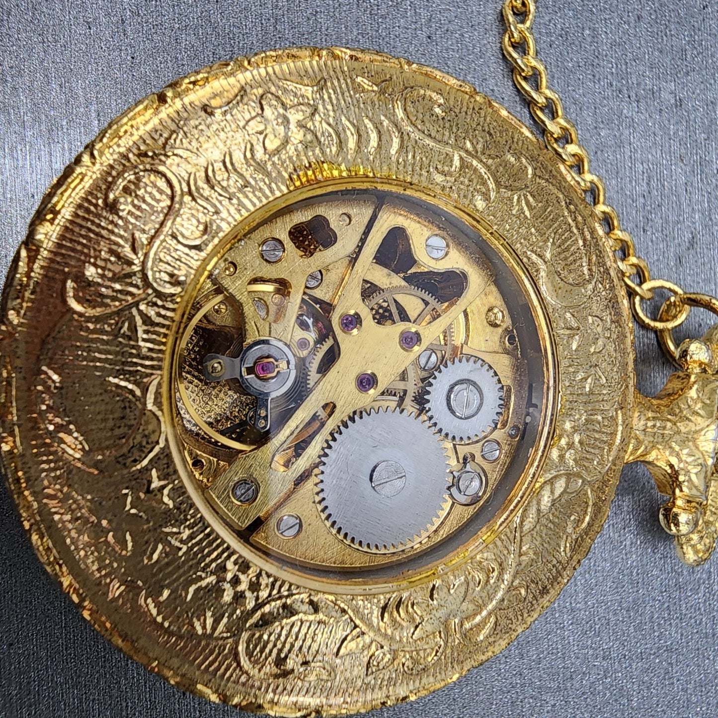 Skeleton Pocket Watch Men 47mm Skeleton Dial Gold Tone Mosaic Design Runs