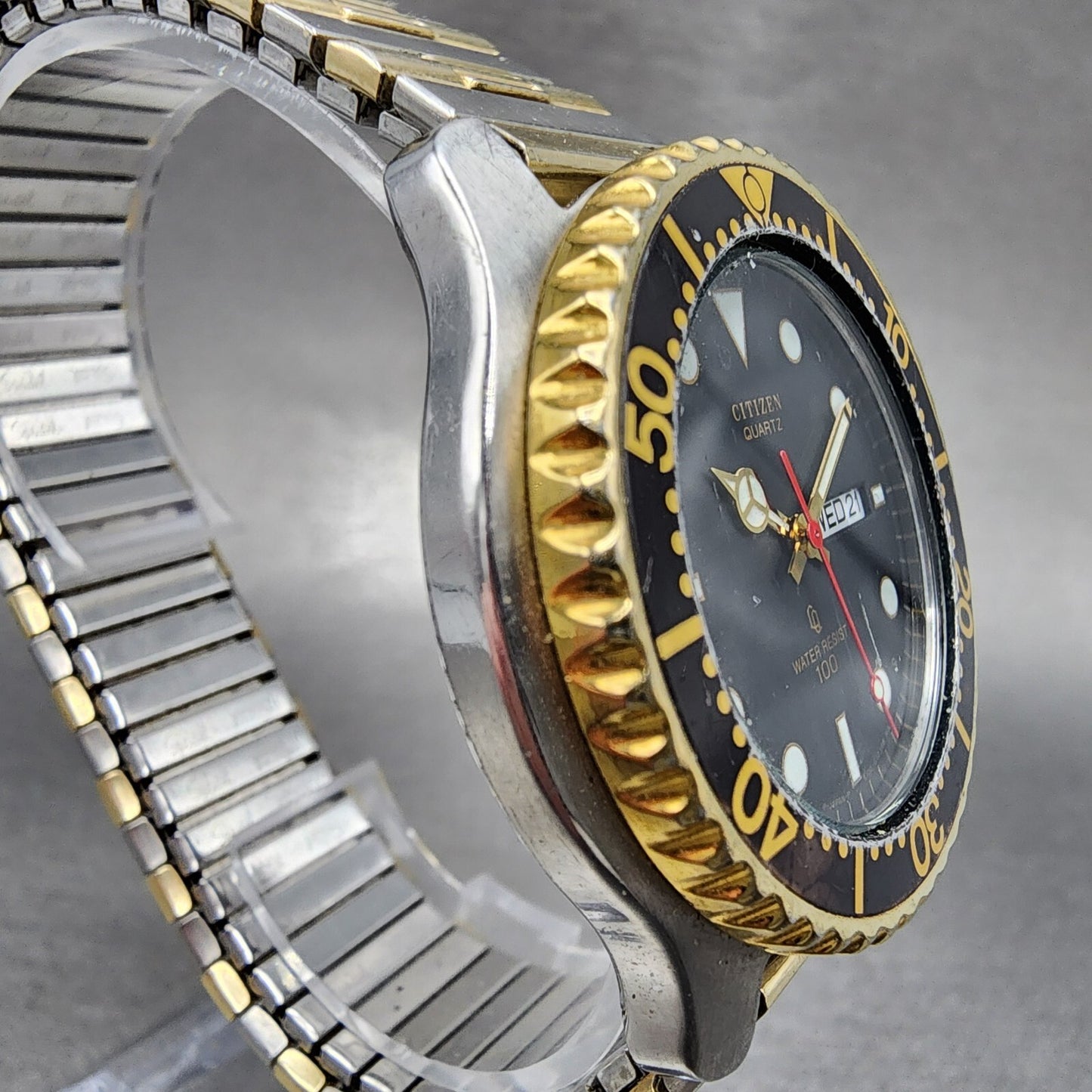 Citizen CQ Dive Watch Men 40mm Black Dial Two Tone Daydate Round New Battery