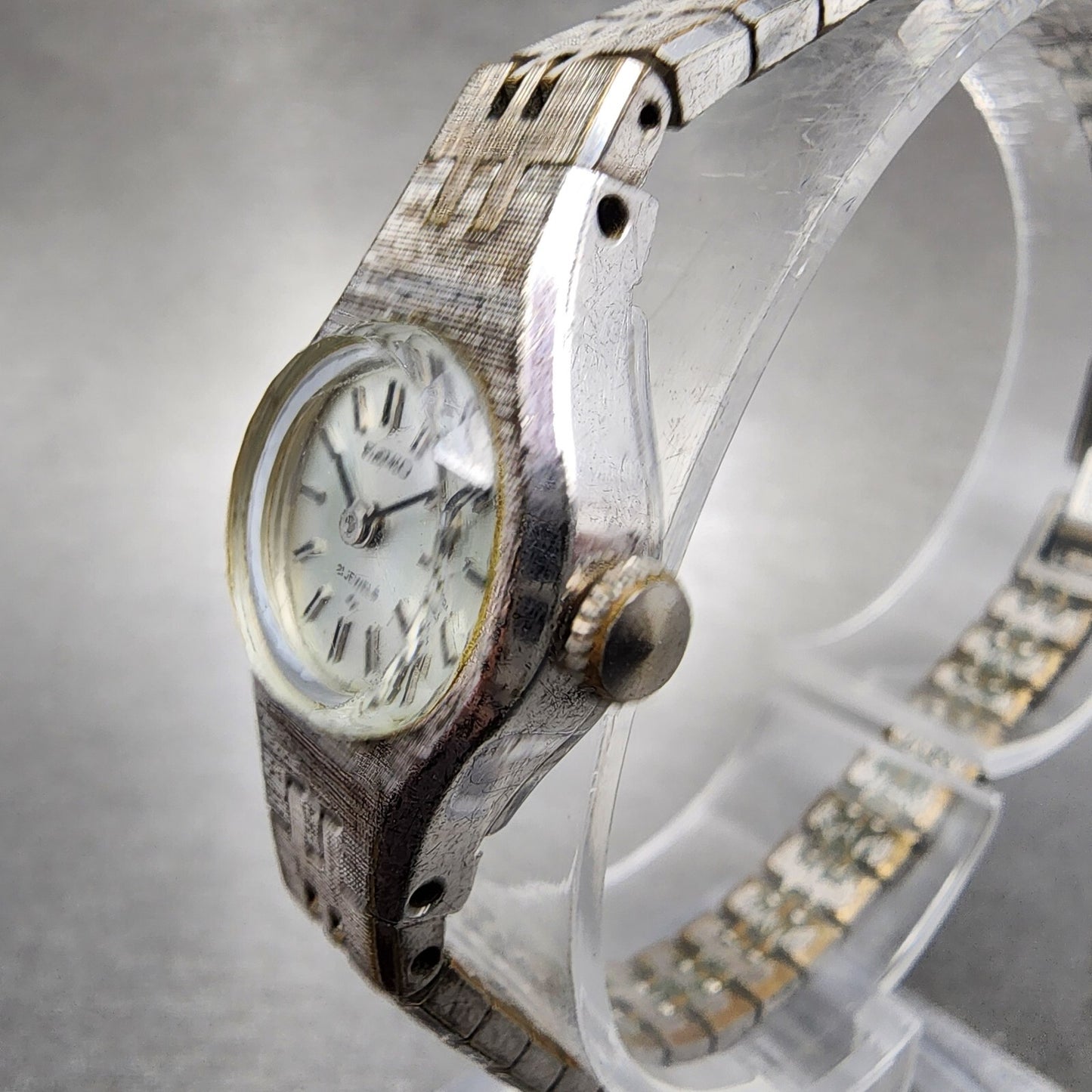 Seiko Watch Women 17mm Silver Dial Silver Tone Manual Round 11-0330 Runs