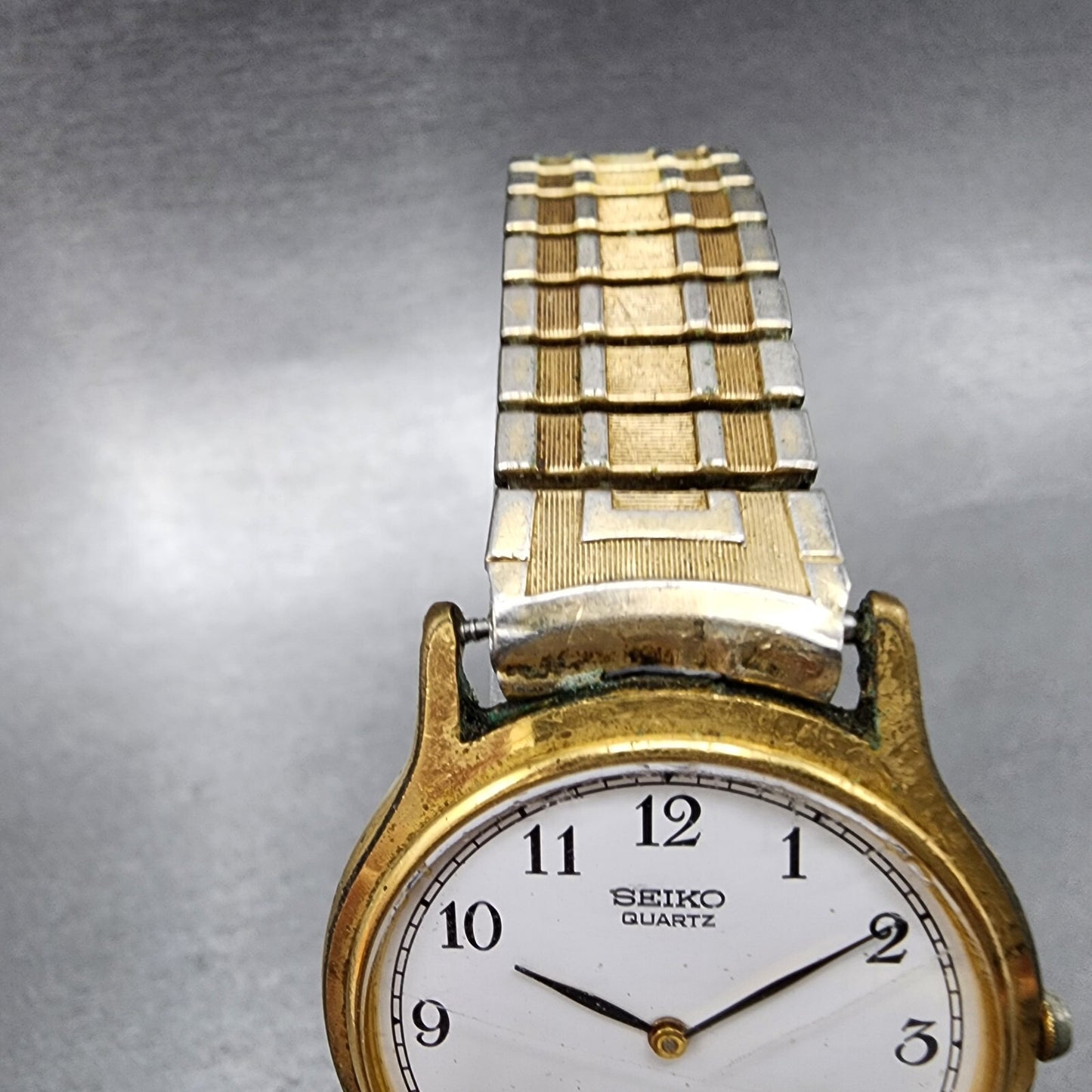 Seiko Watch Men 34mm White Dial Gold Tone Round V700-8a10 New Battery