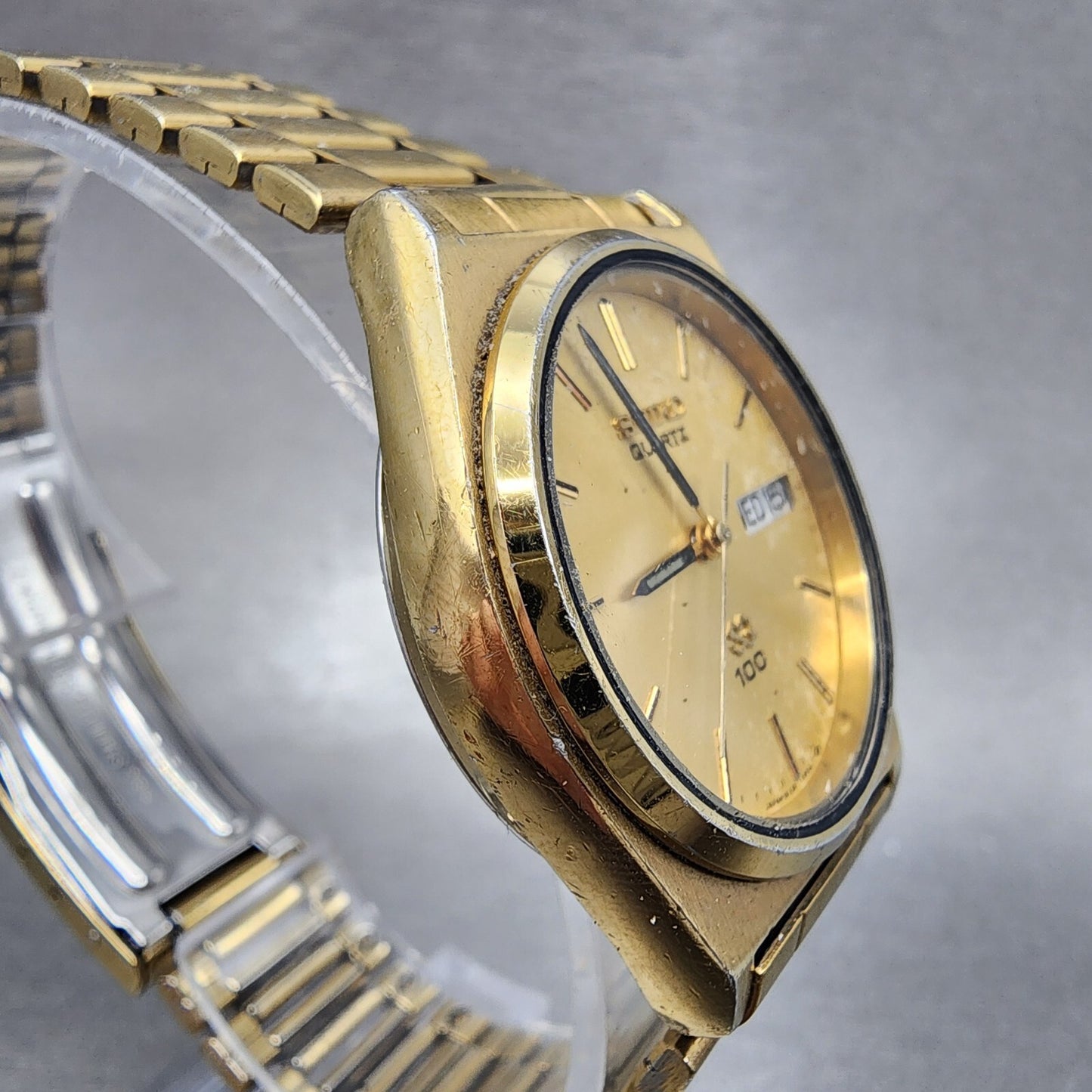 Seiko SQ 100 Watch Men 33mm Gold Dial Gold Tone Daydate Round 8123-6150 PARTS