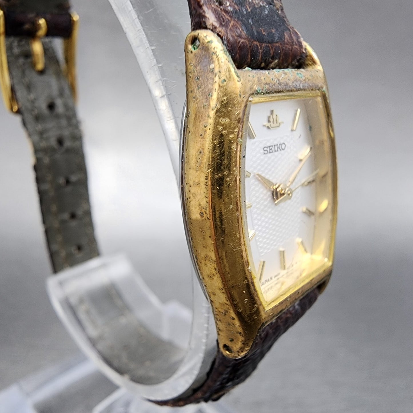 Seiko Watch Women 19mm White Dial Gold Tone Rectangle V401-5810 New Battery