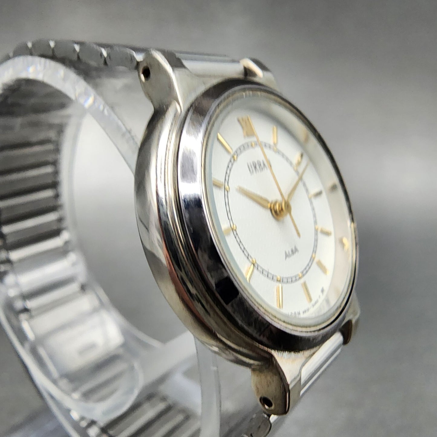 Seiko Alba Urban Watch Women 25mm White Dial Silver Tone Round NewBatt V401-0050