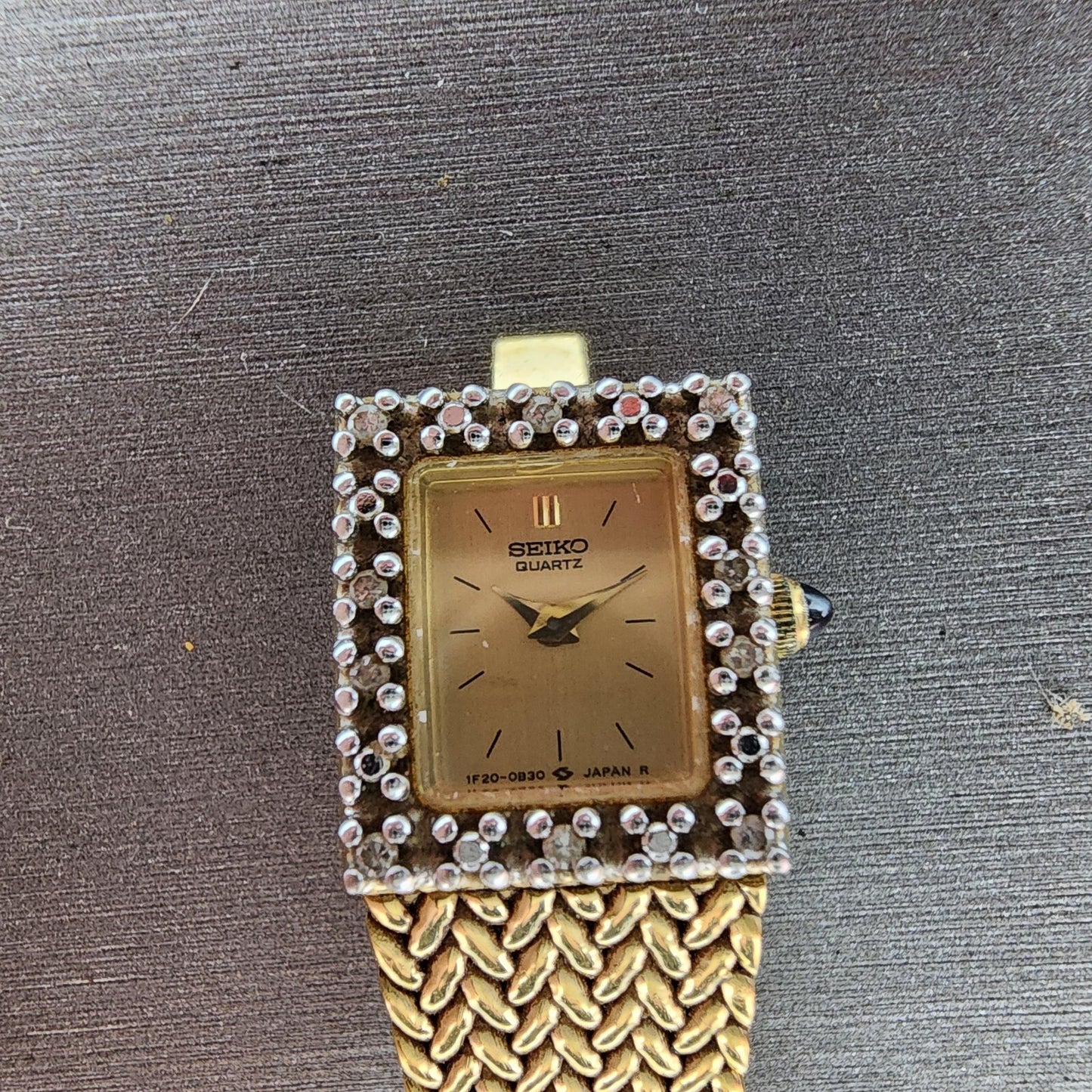 Seiko Tank Watch Women 15mm Gold Dial Gold Tone Rectangle 1F20-5A89 New Batt