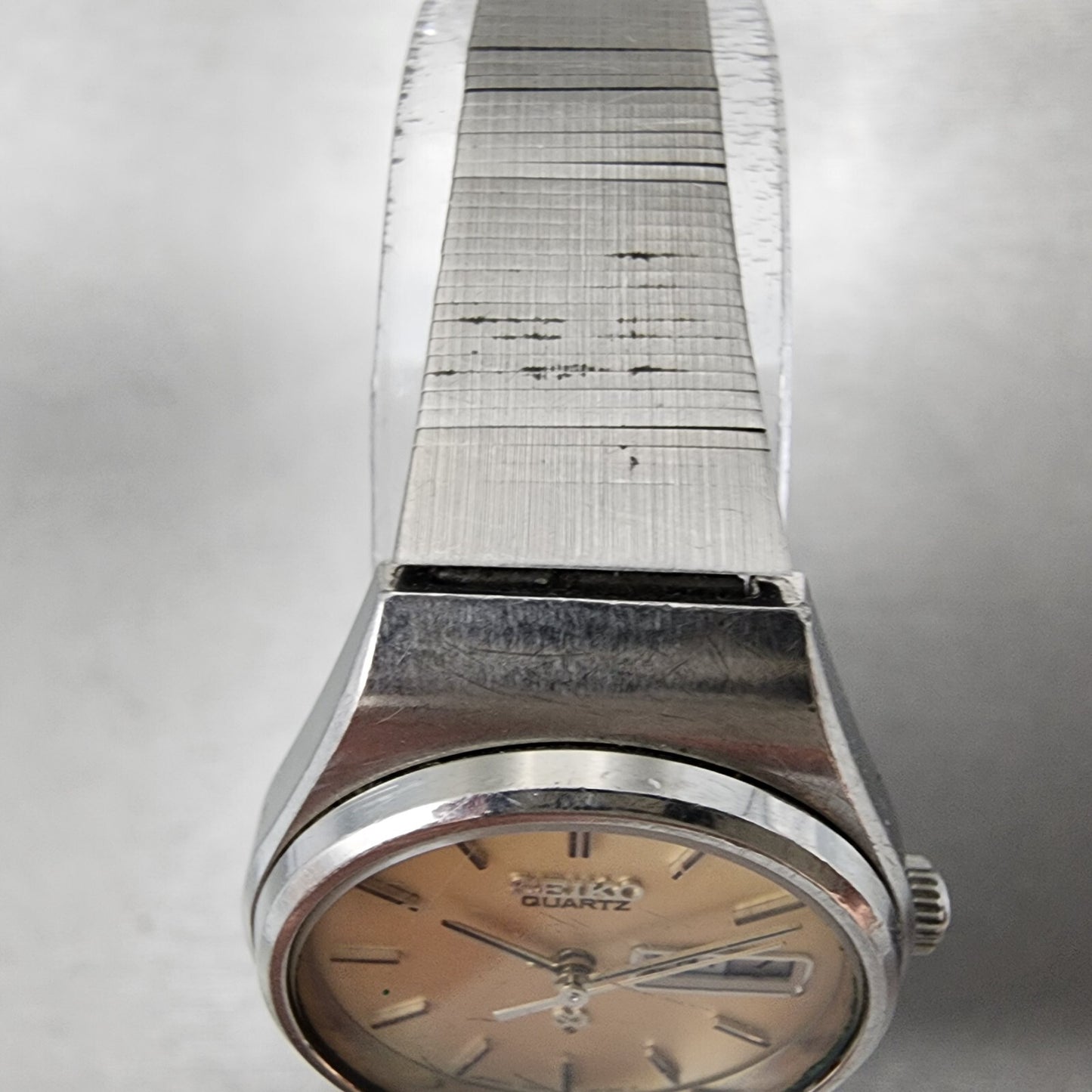VTG Seiko SQ Watch Women Two Tone Silver Dial Daydate 24mm Round 7903-0029 Runs