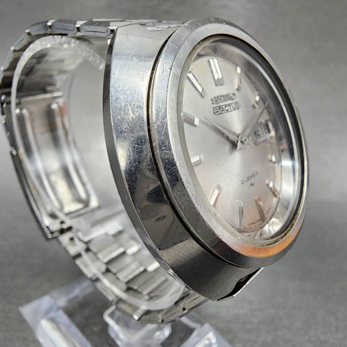Seiko 5 Actus Watch Men 41mm Silver Dial Silver Tone Daydate 7019-7020 Runs