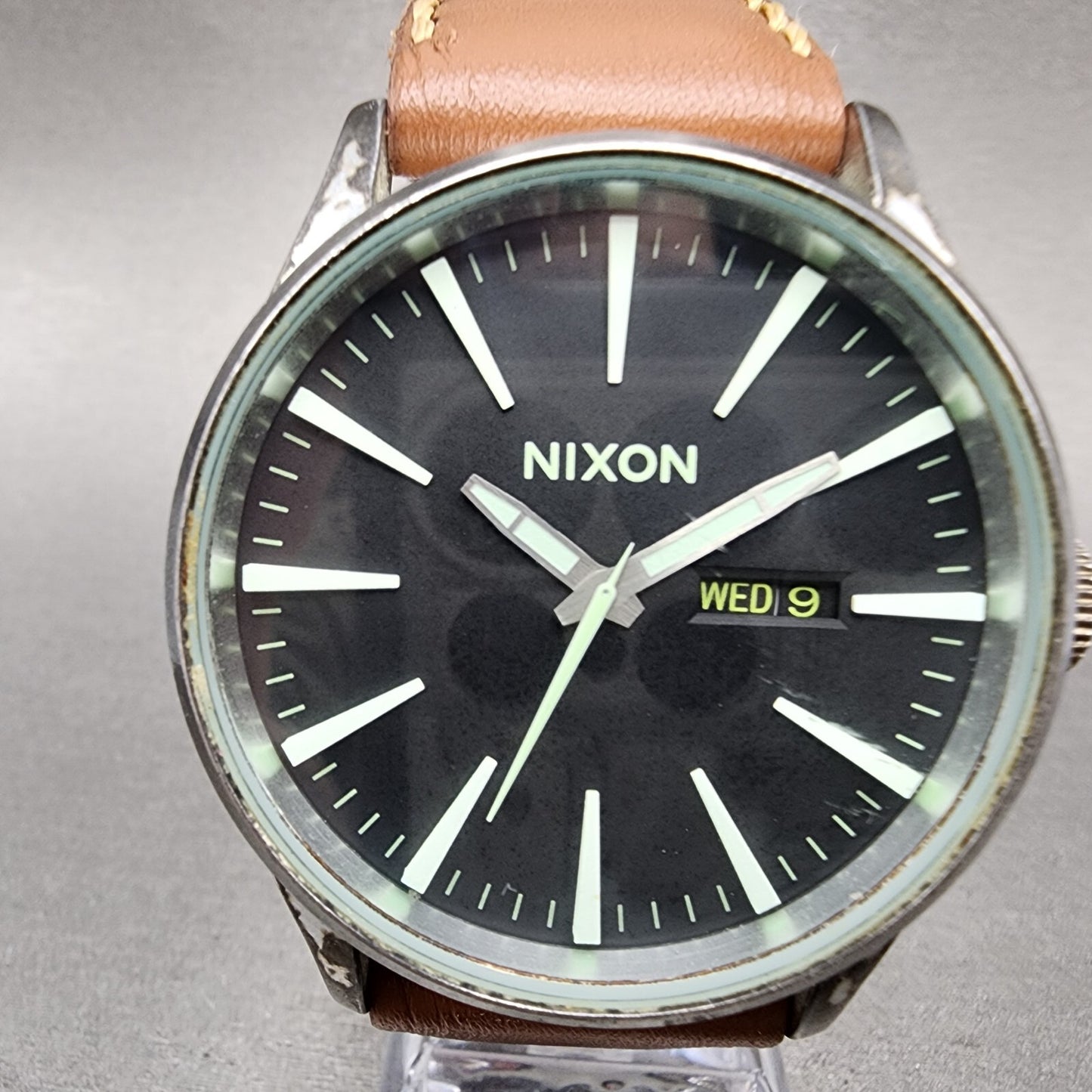 Nixon Sentry Watch Men 42mm Black Dial Silver Tone Daydate Round New Battery
