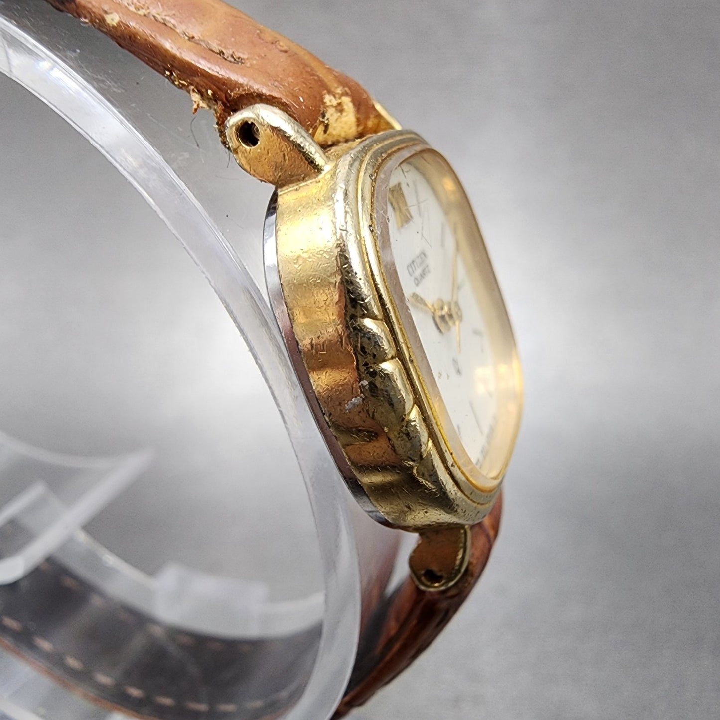 Citizen CQ Watch Women 20mm White Dial Gold Tone 2931-292740 New Battery