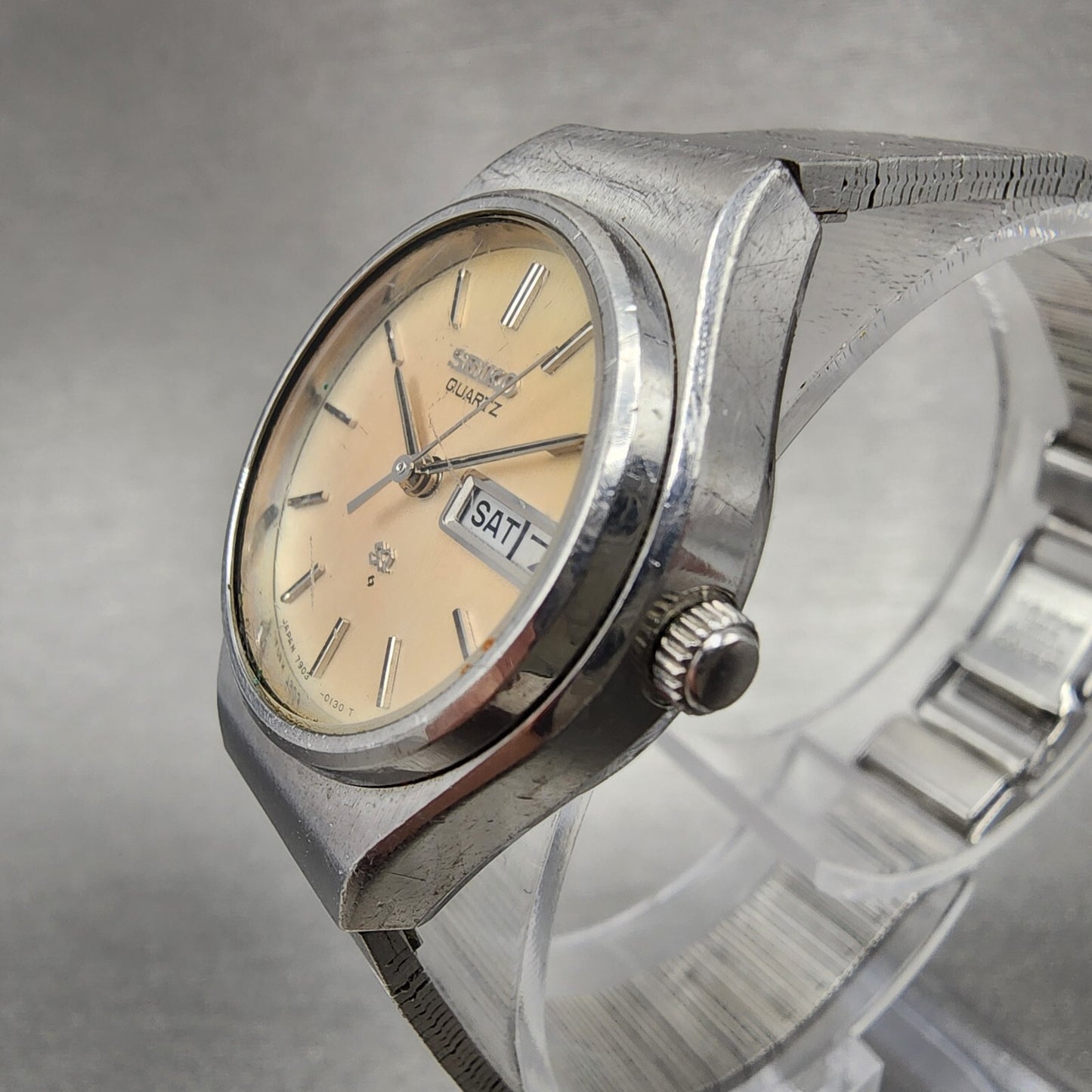 VTG Seiko SQ Watch Women Two Tone Silver Dial Daydate 24mm Round 7903-0029 Runs
