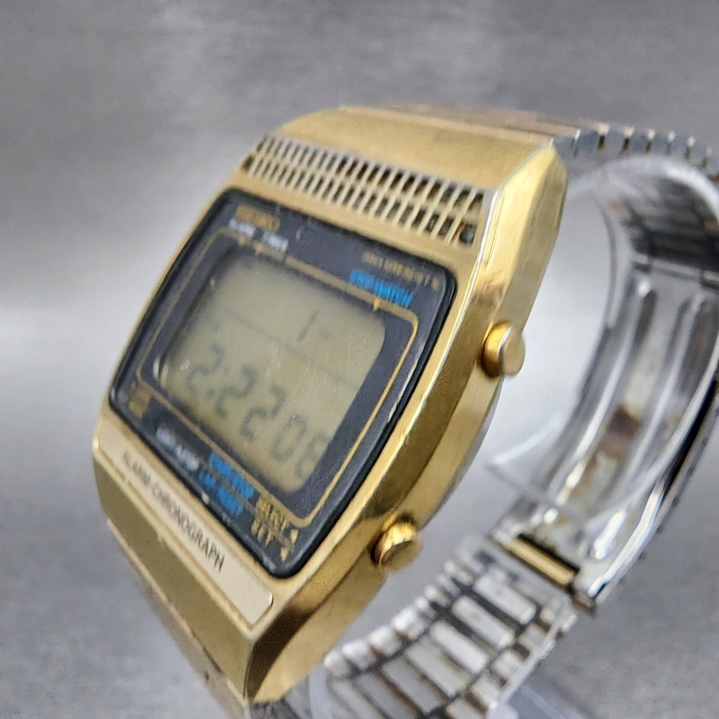 Seiko Digital Watch Men 31mm Digital Gold Tone Rectangle Alarm Chrono New Batt