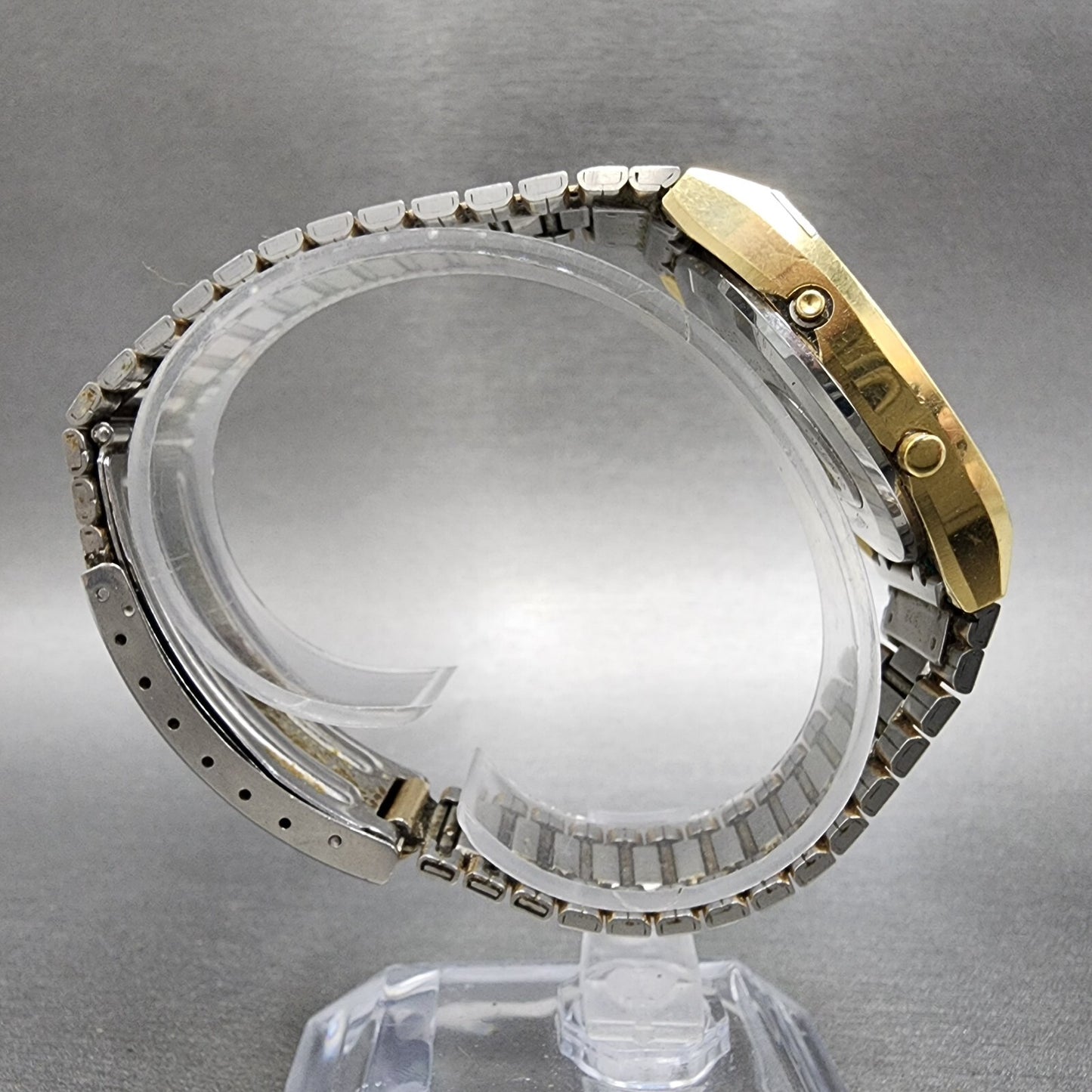 Seiko Digital Watch Men 31mm Digital Gold Tone Rectangle Alarm Chrono New Batt