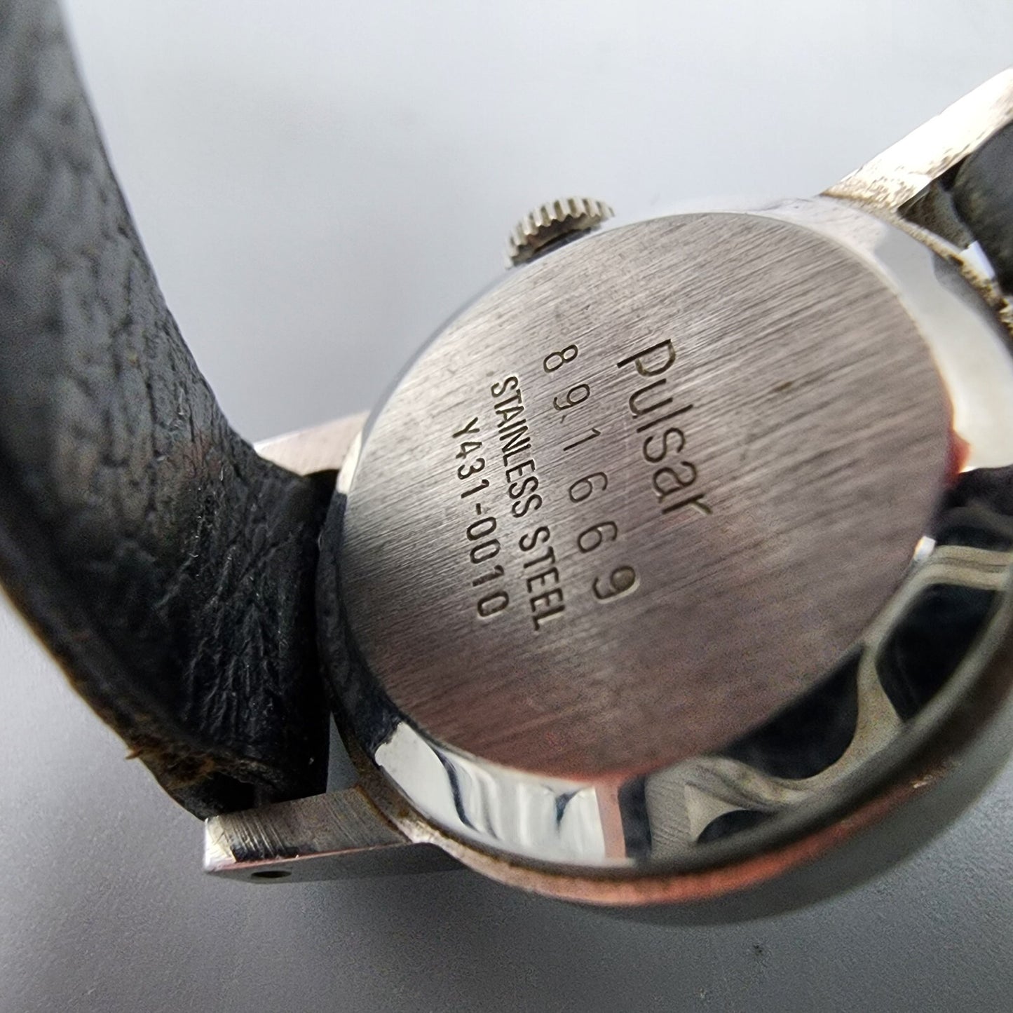 Vintage Pulsar Watch Women Silver Silver Dial Manual Wind 21mm Round Y431-0010