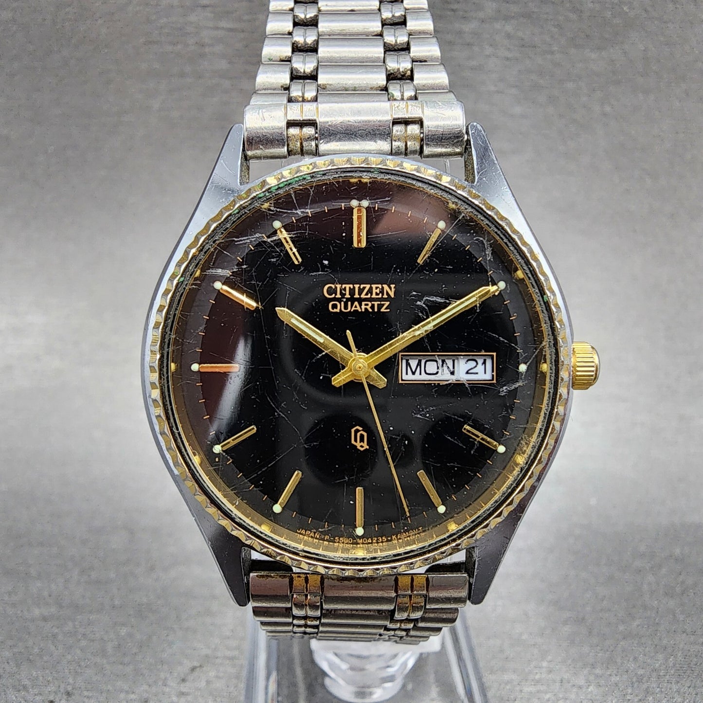 Citizen CQ Watch Men 35mm Black Dial Two Tone Daydate Round New Battery