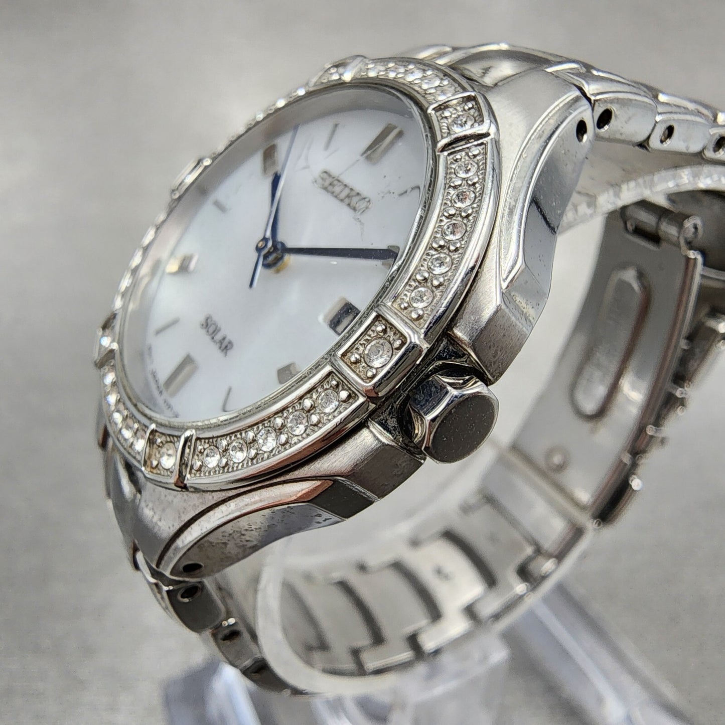 Seiko Solar Watch Women 31mm MOP Dial Silver Dial Date Round V137-0ca0 Runs