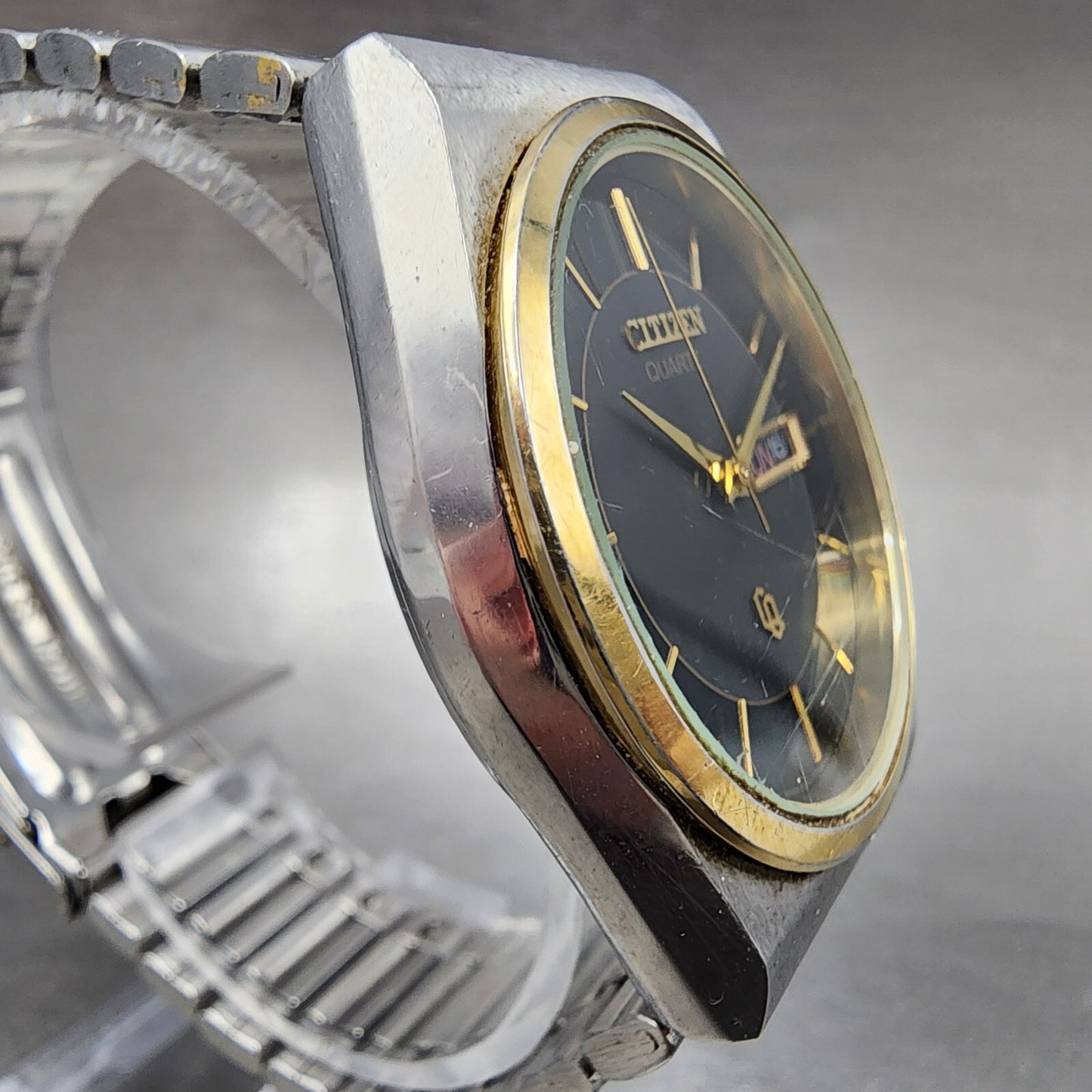 Citizen CQ Watch Men 34mm Black Dial Two Tone Daydate Round 6101-T15588 New Batt