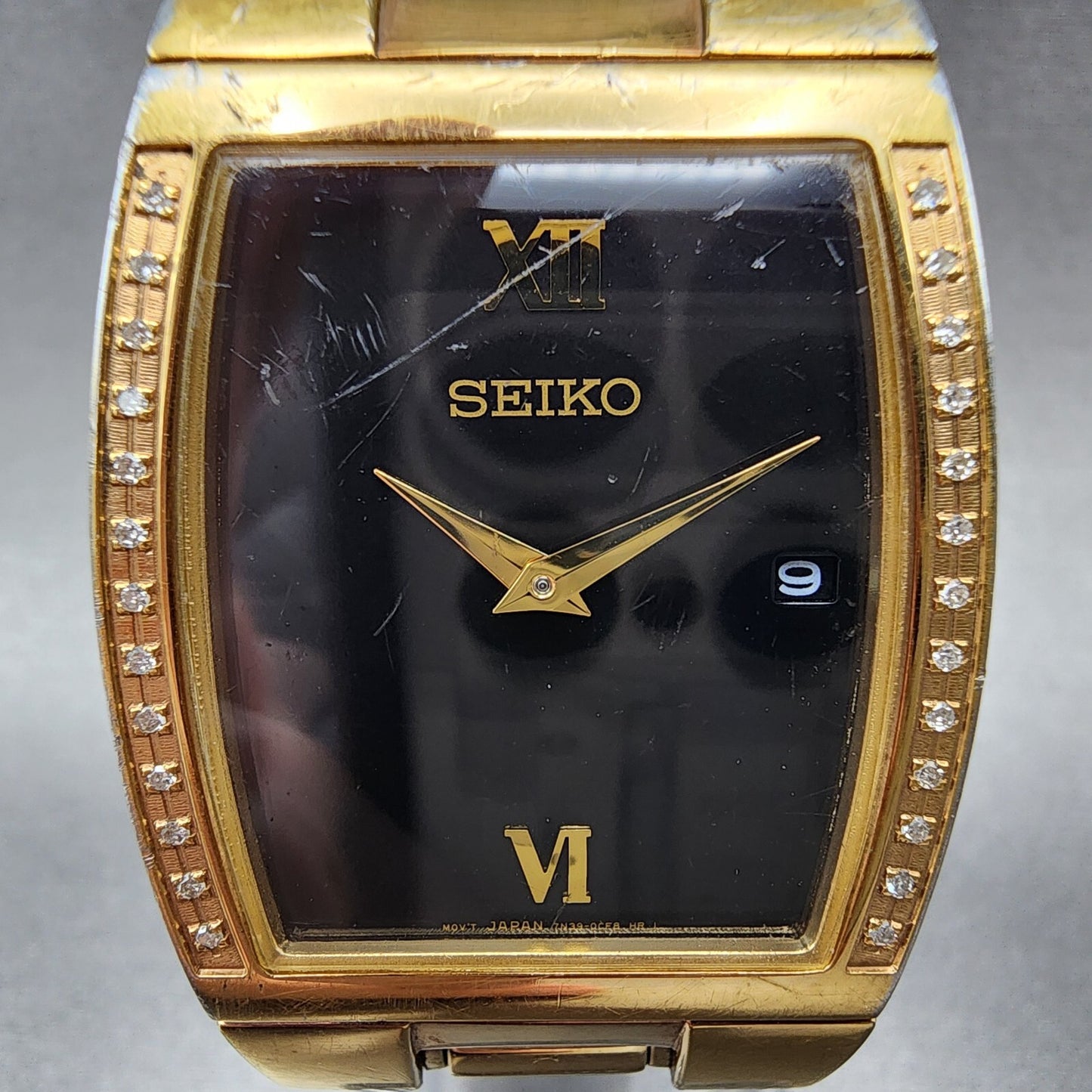 Seiko Watch Men 30mm Black Dial Gold Tone Diamond Bezel Tonneau 7N39-0BL0 NewBat