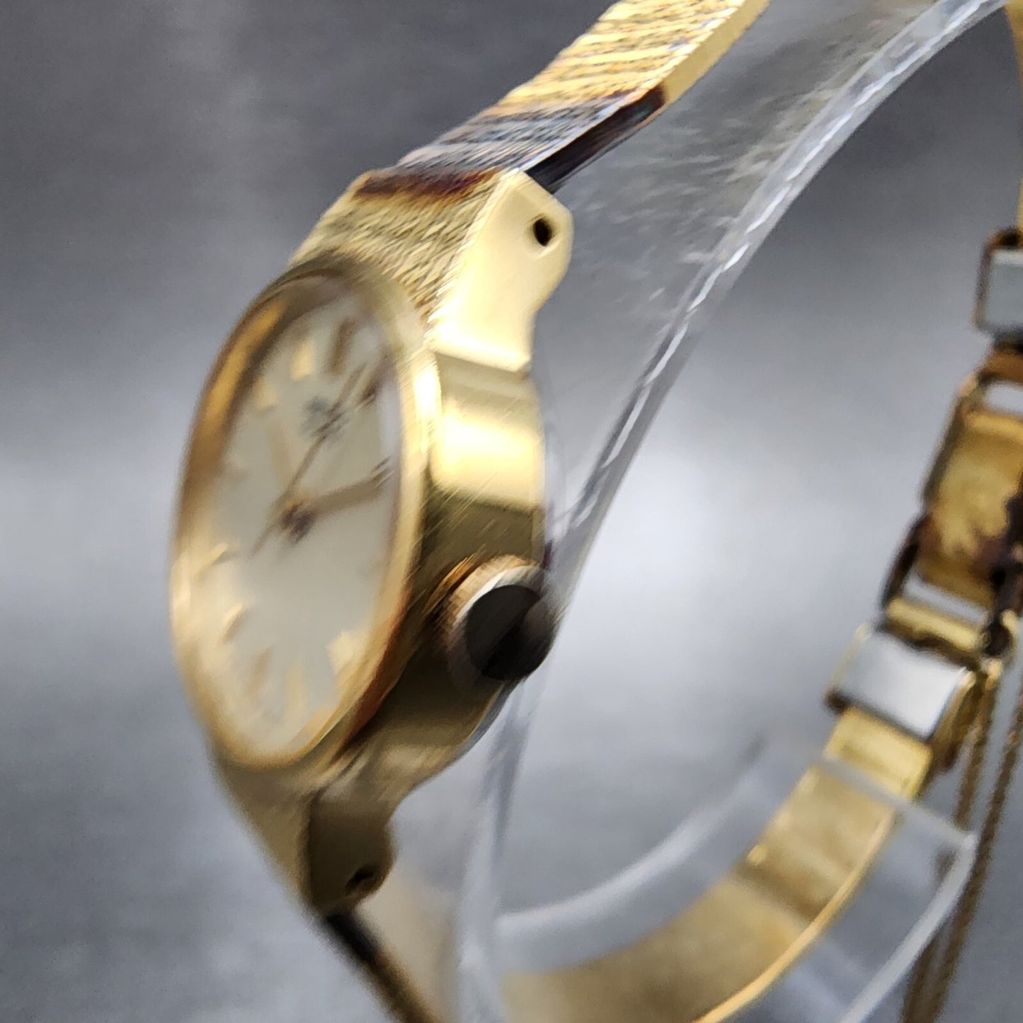 Seiko Watch Women 20mm Champagne Dial Gold Tone Oval 1421-5710 New Battery