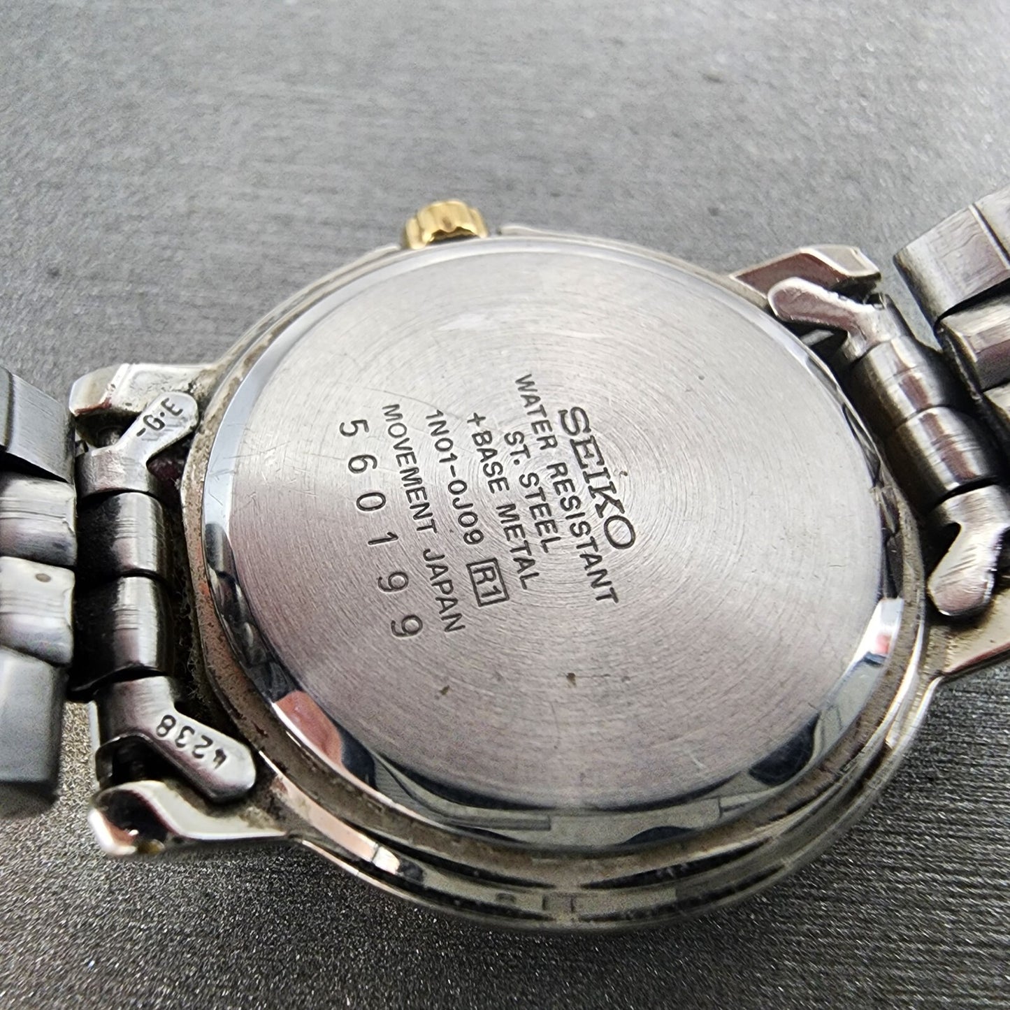 Seiko Watch Women 25mm Cream Dial Two Tone Round 1N01-0J09 New Battery A123
