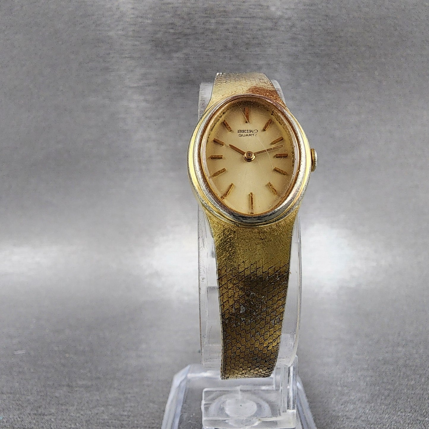 Seiko Watch Women 17mm Champagne Dial Gold Tone Oval 1400-5089 New Battery