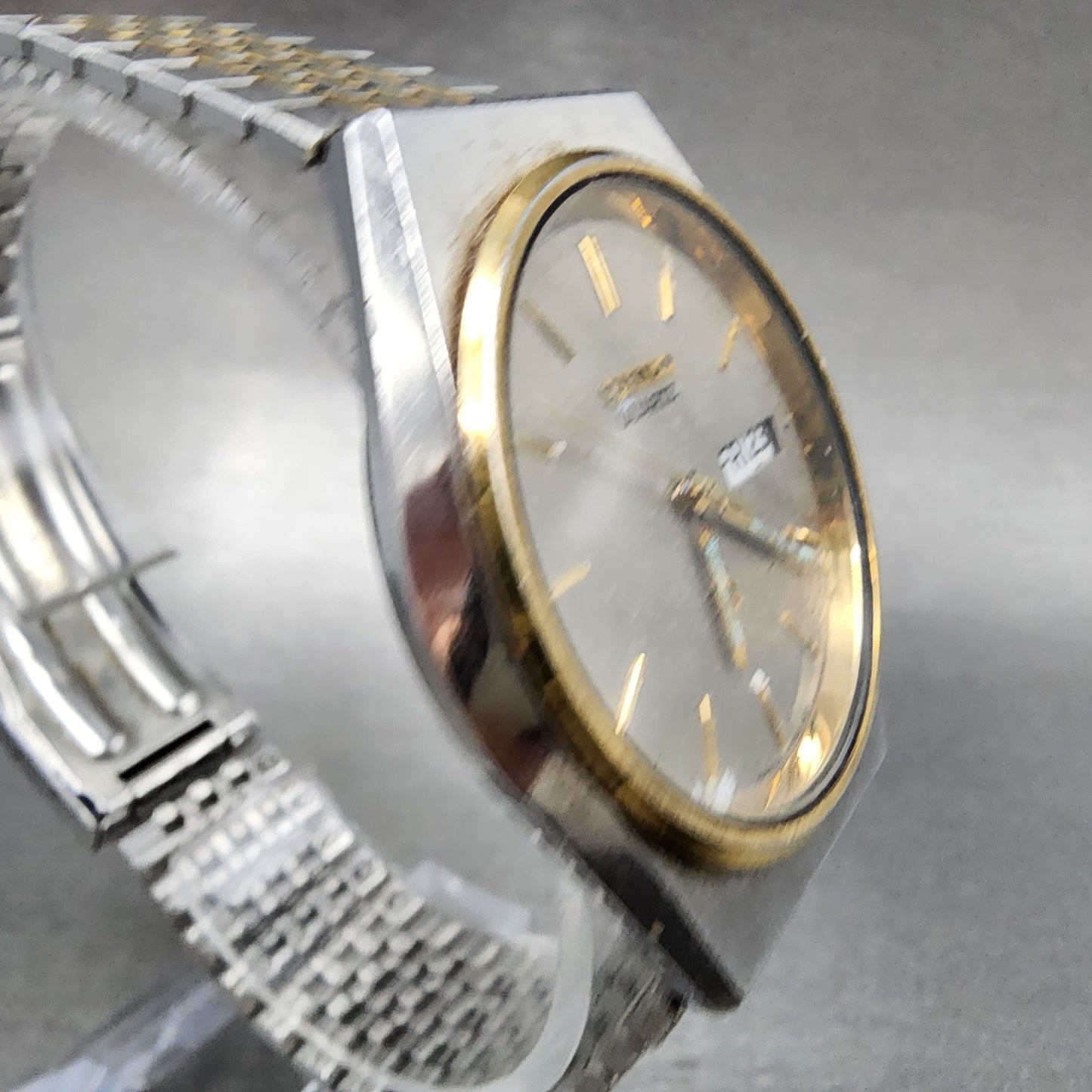 Seiko SQ Watch Men 35mm Gray Dial Two Tone Daydate 8123-7249 PARTS