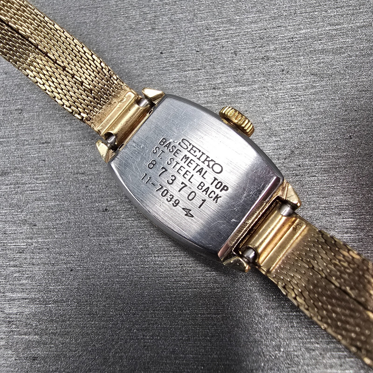 Seiko Watch Women 15mm Brown Dial Gold Tone Oval 11-7039 Manual Wind Vintage JP210