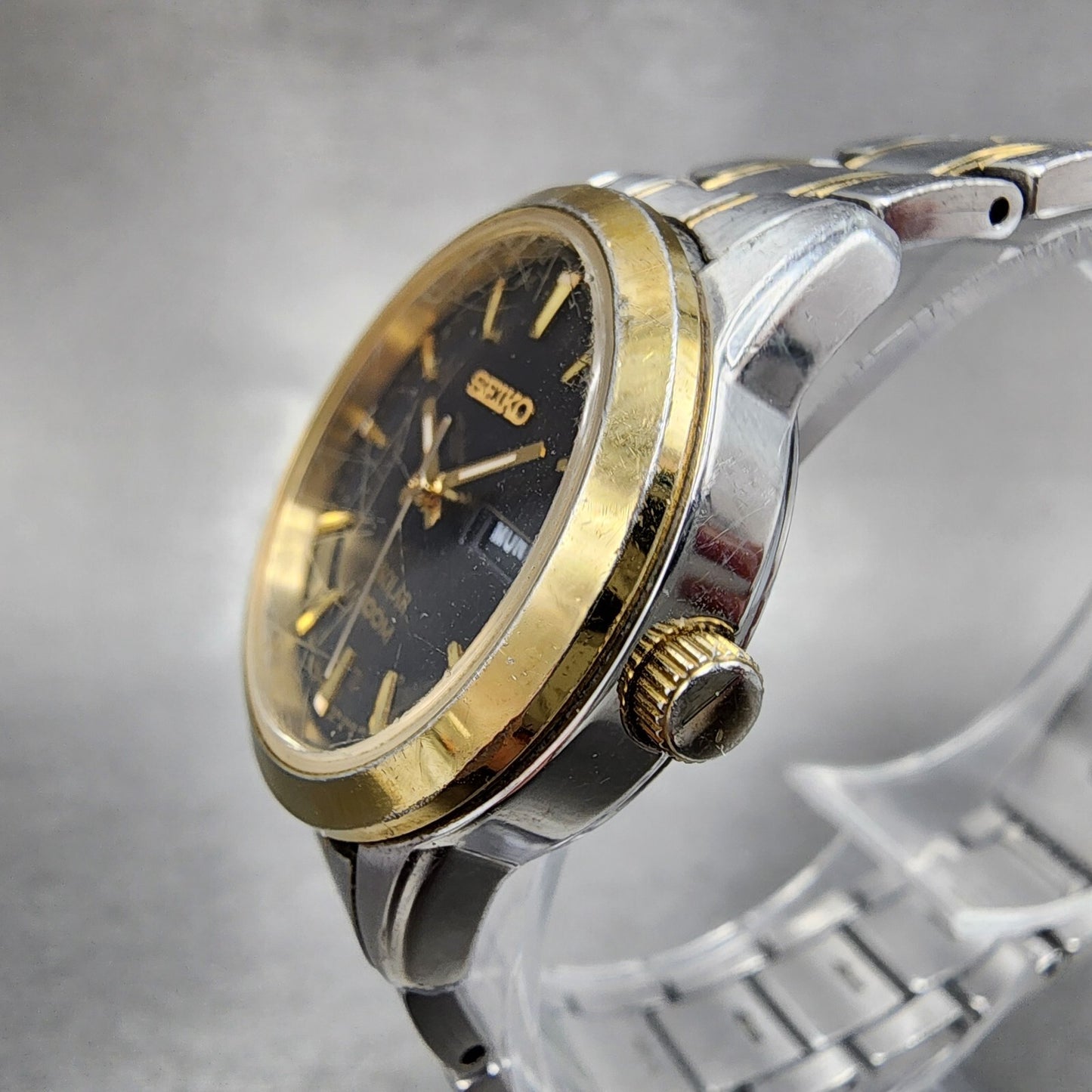 Seiko Solar Watch Women 28mm Blue Dial Two Tone Daydate Round READ!!!! V138-0AB0