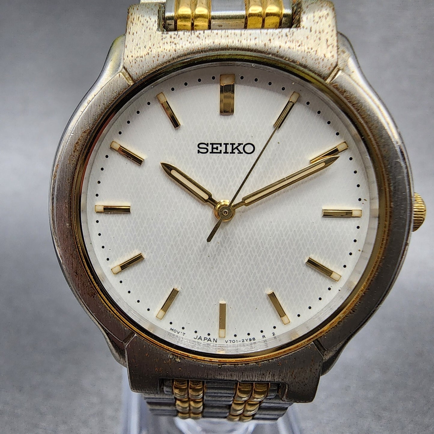 Seiko Watch Men 32mm White Dial Two Tone Round v701-2b50 New Battery