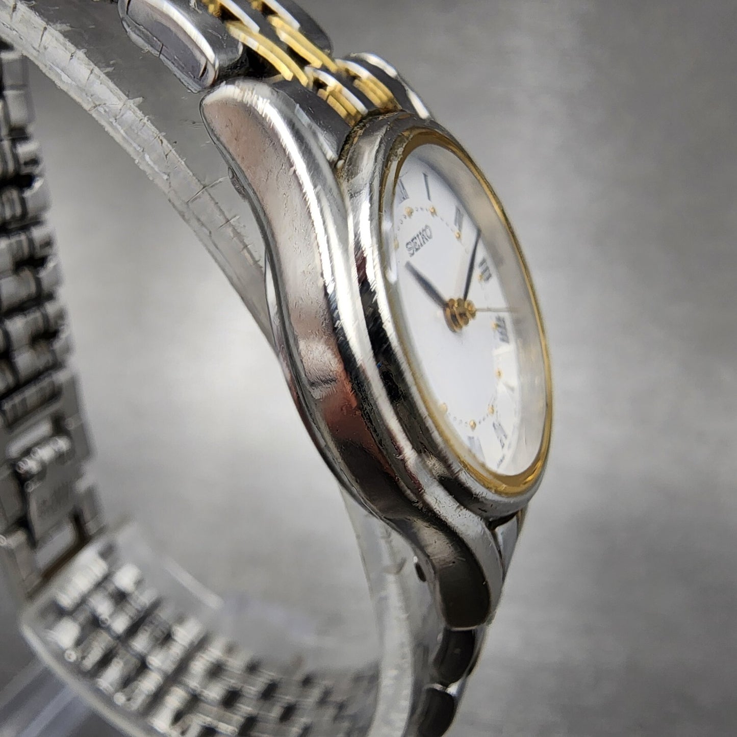 Seiko Watch Women 24mm White Dial Two Tone Round 1N01-0K10 New Battery VTG