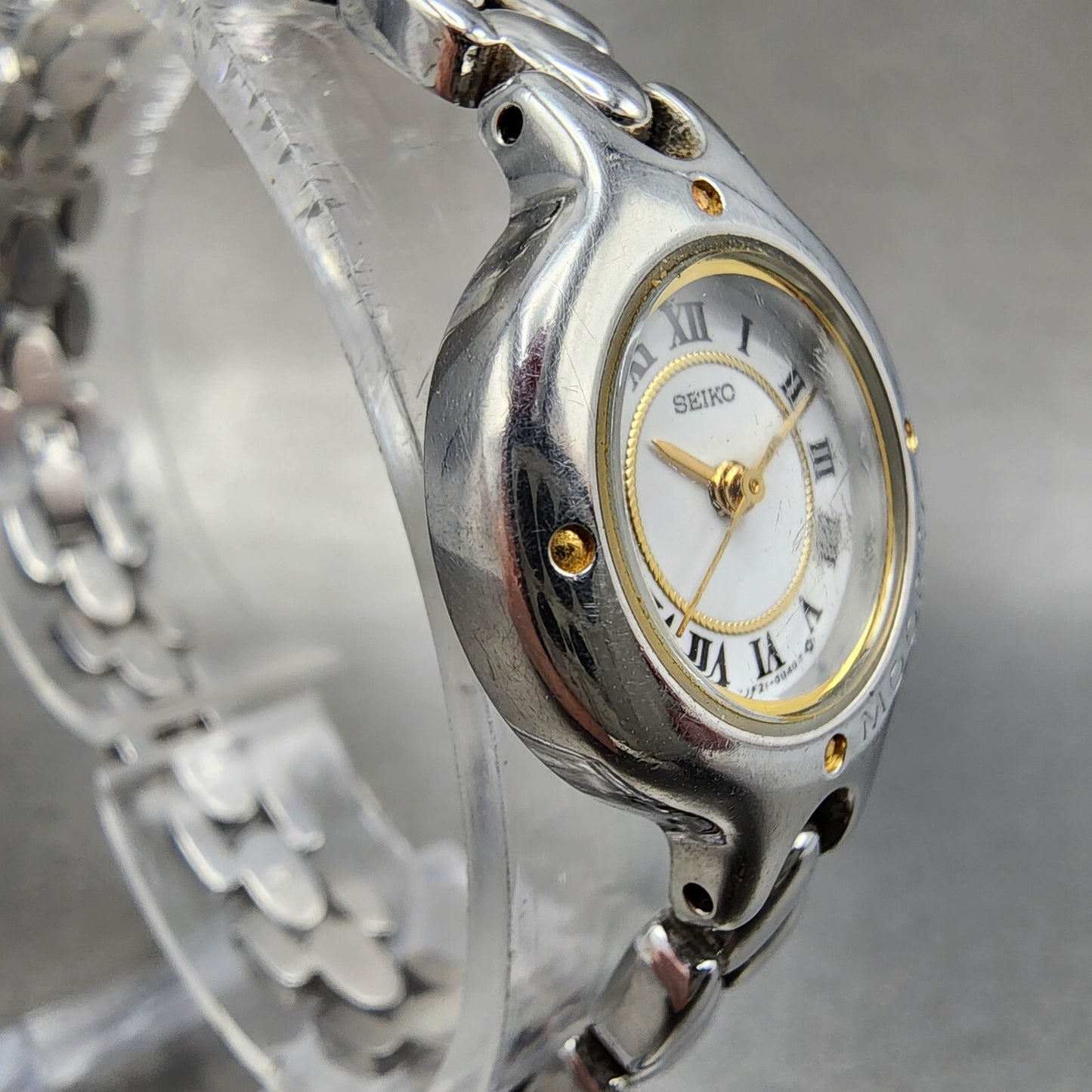 Seiko Watch Women 20mm White Dial Two Tone Round 1f21-0a50 New Battery