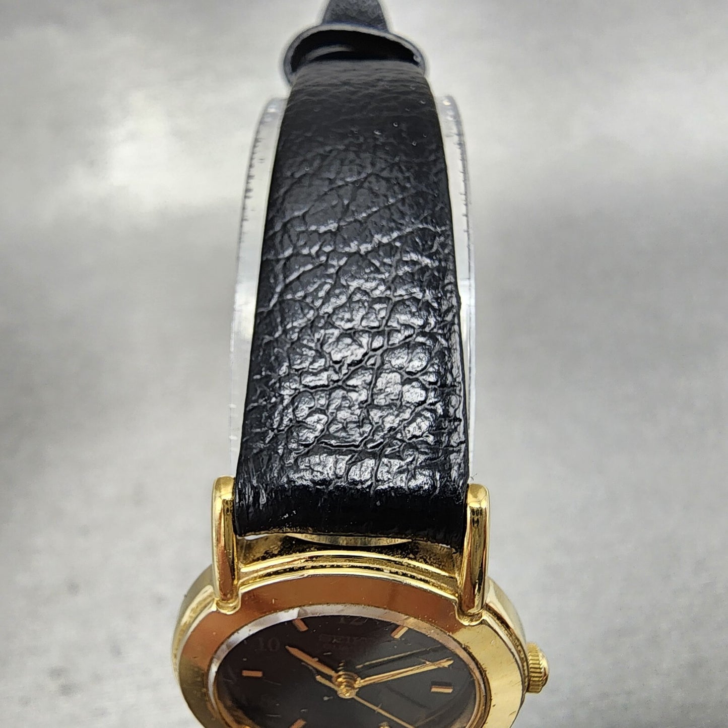 VTG Seiko Watch Women 22mm Black Dial Gold Tone Round 1N01-0A19 New Battery
