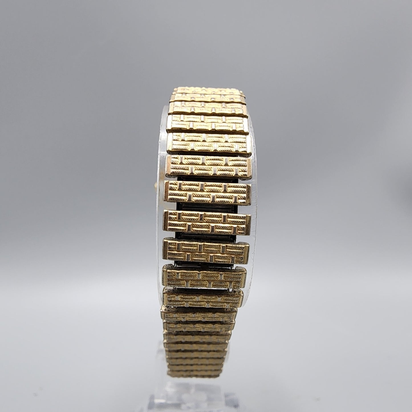 Vintage Seiko Watch Women Gold Tone Champange Dial 23mm Round 4700-0059 New Batt