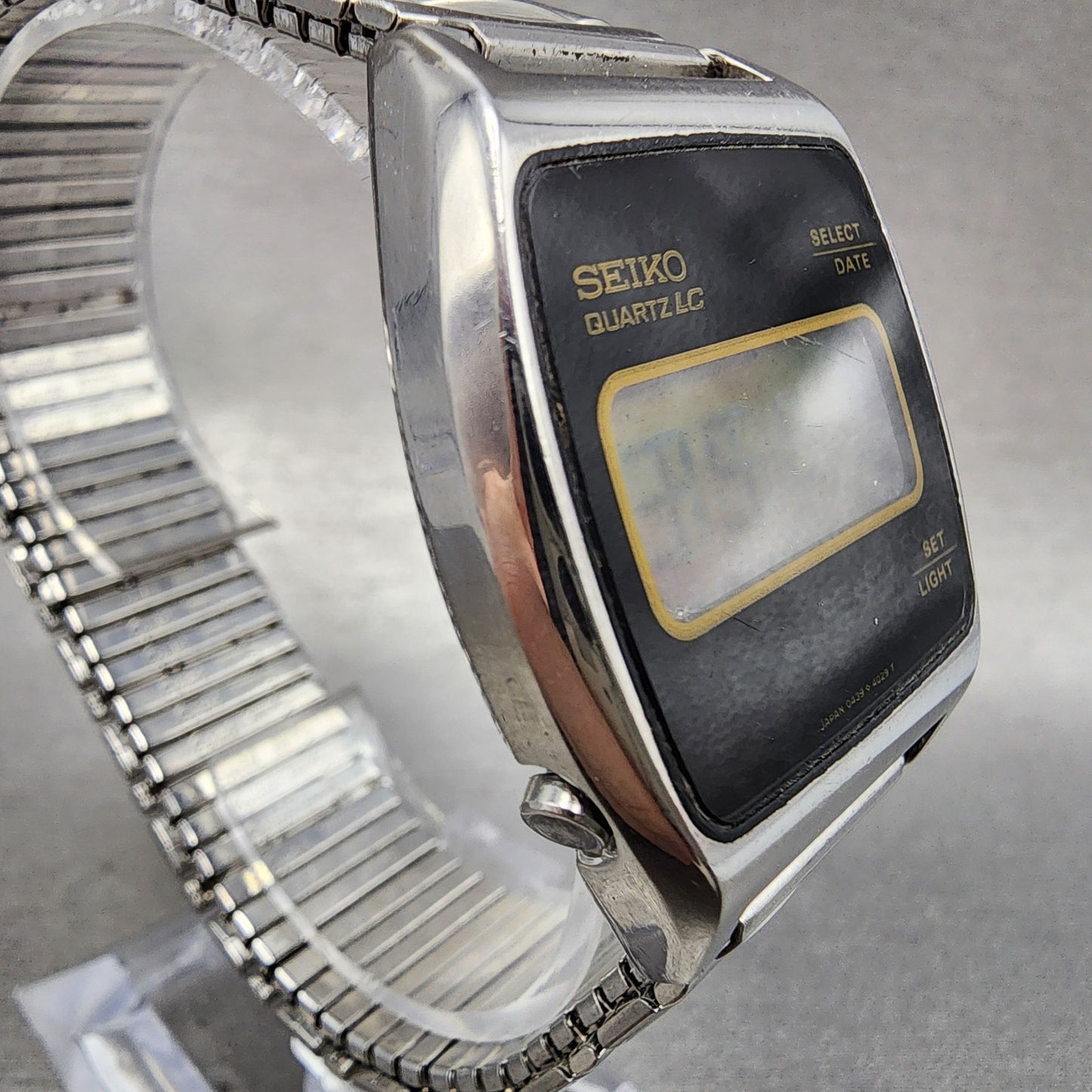 Seiko Digital Watch Men 33mm LCD Black Dial Silver Tone Rectangle 0439-4029 READ