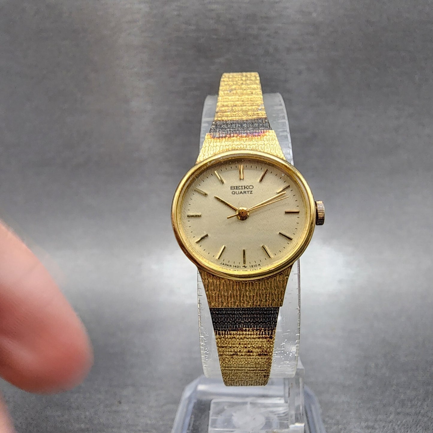 Seiko Watch Women 20mm Champagne Dial Gold Tone Oval 1421-5710 New Battery