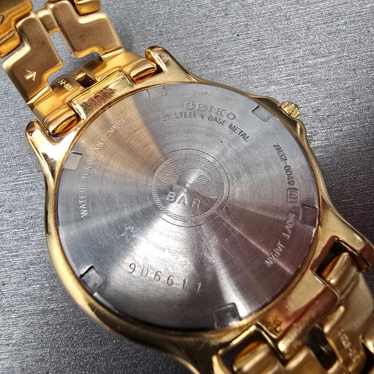 Seiko Watch Men 35mm Champagne Dial Gold Tone Date Round 7N32-0049 New Battery10