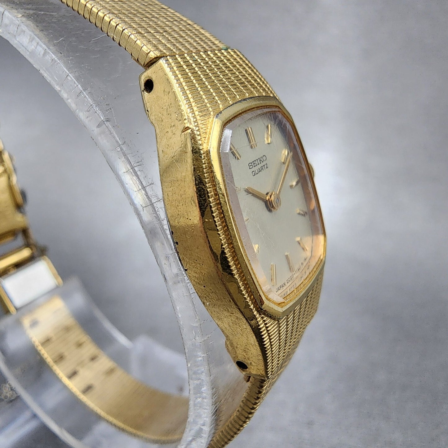 Seiko Watch Women 16mm Champagne Dial Gold Tone 2c20-5569 New Battery
