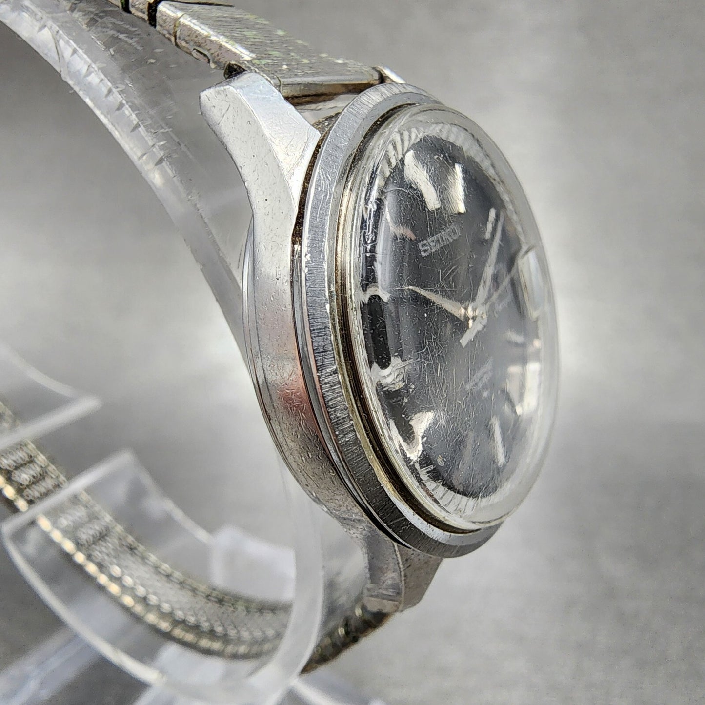 Seiko Watch Women 27mm Black dial Silver Tone Date Manual 2118-0340 Runs READ!!!