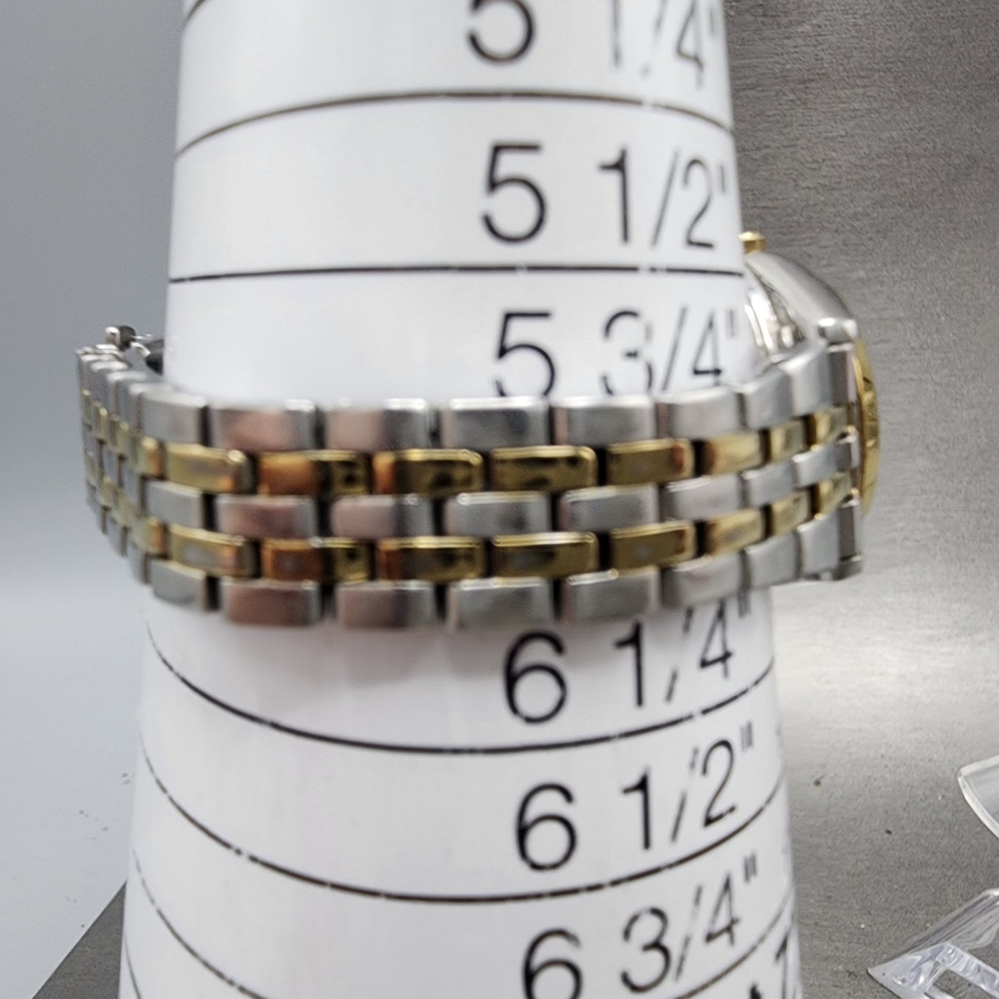 Seiko Solar Watch Women 26mm White Dial Two Tone Daydate Round V1380AA0 Runs10