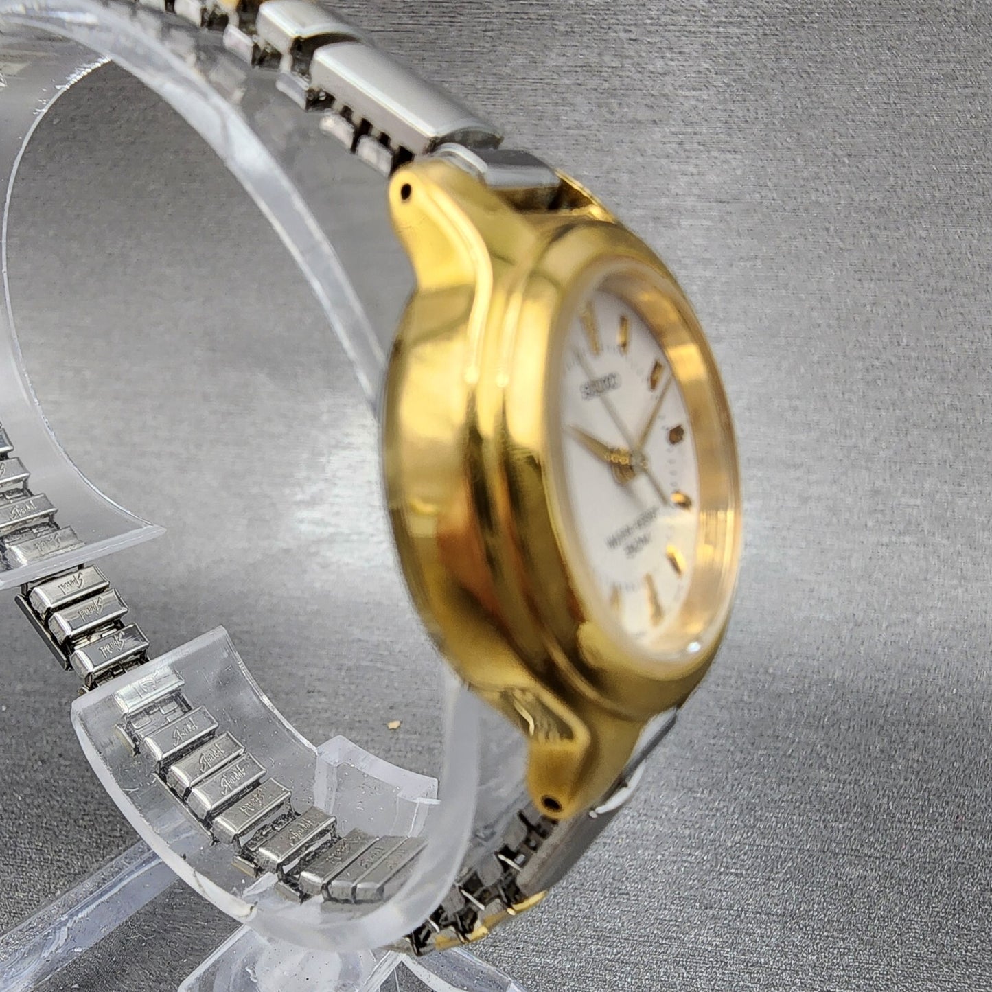 Seiko Watch Women 25mm White Dial Gold Tone Round V701-2H30 New Battery