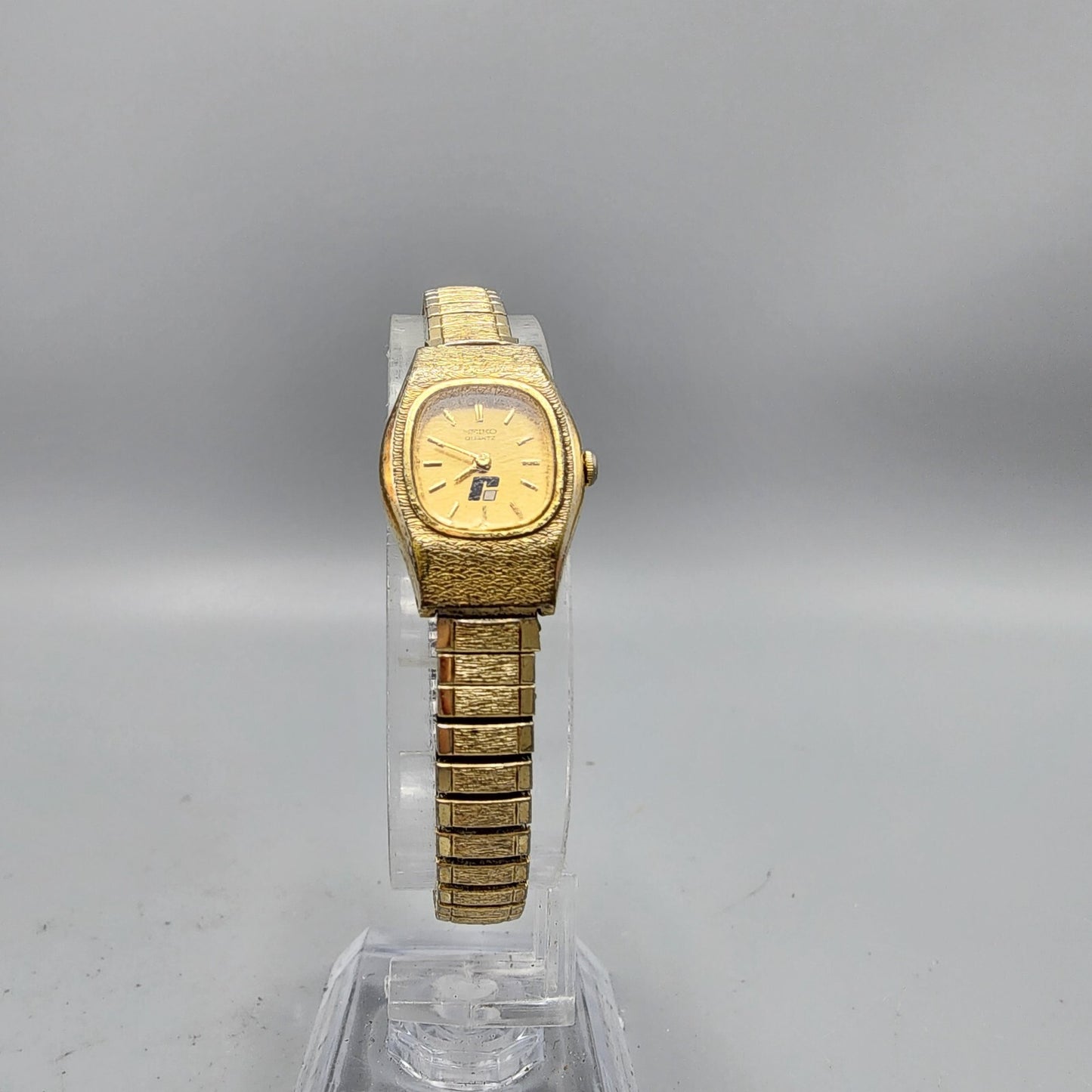 Vintage Seiko Watch Women Gold Tone Gold Dial 12mm Rectangle 2P20-5259 New Batt
