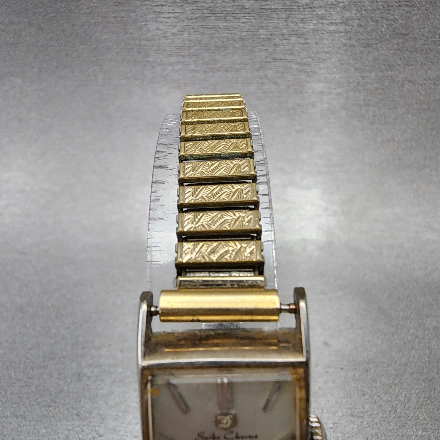 Seiko Chorus Tank Watch Women 17mm Silver Dial Gold Tone Date Manual 2107-3140