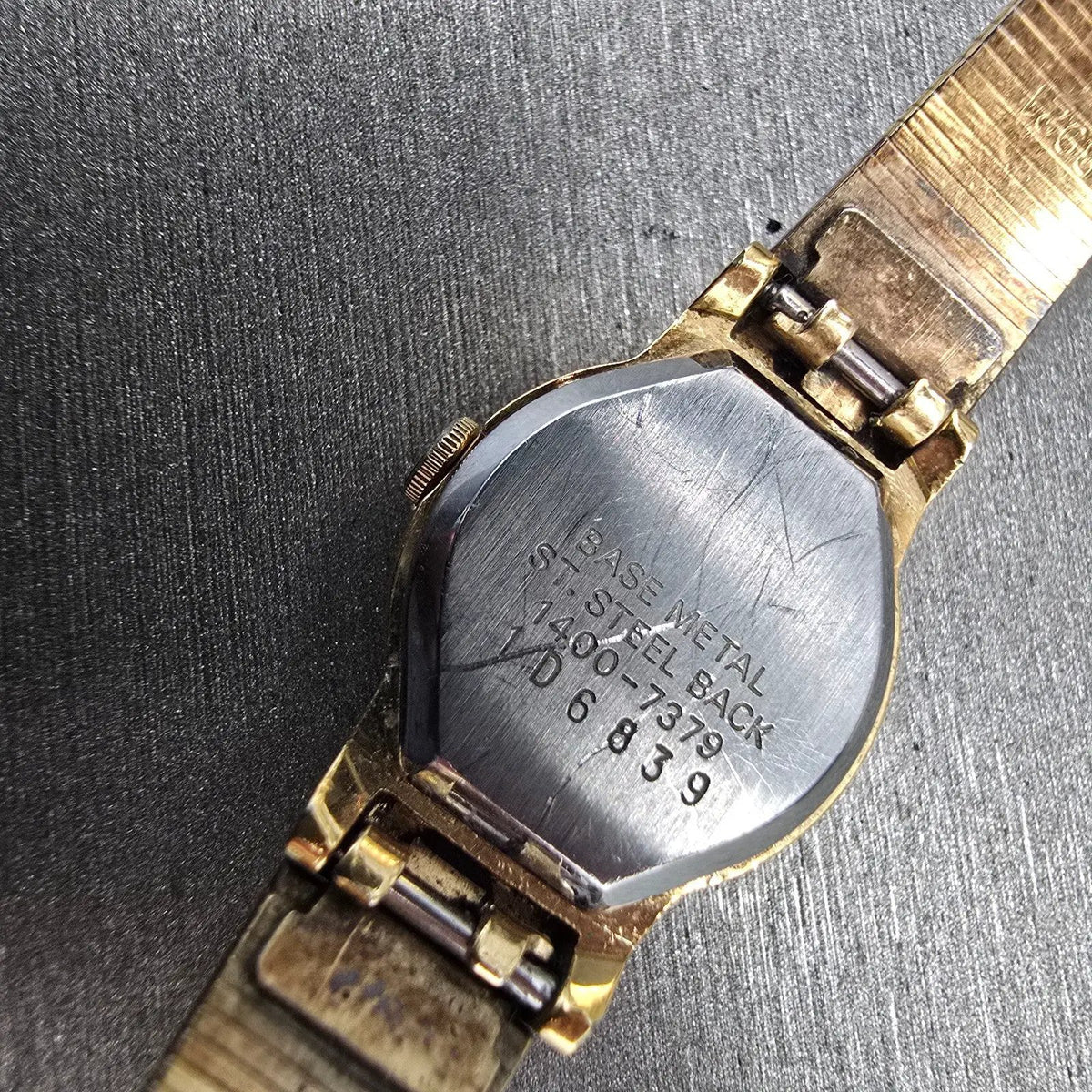 Seiko Watch Women 17mm Gold Dial Gold Tone Oval 1400-7379 New Battery Vintage JP10